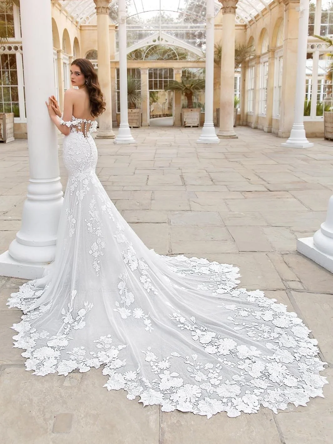 Enzoani_23_Pro_SUMMER_Bac_Web_1064_1418_80_int_s_c1.jpg