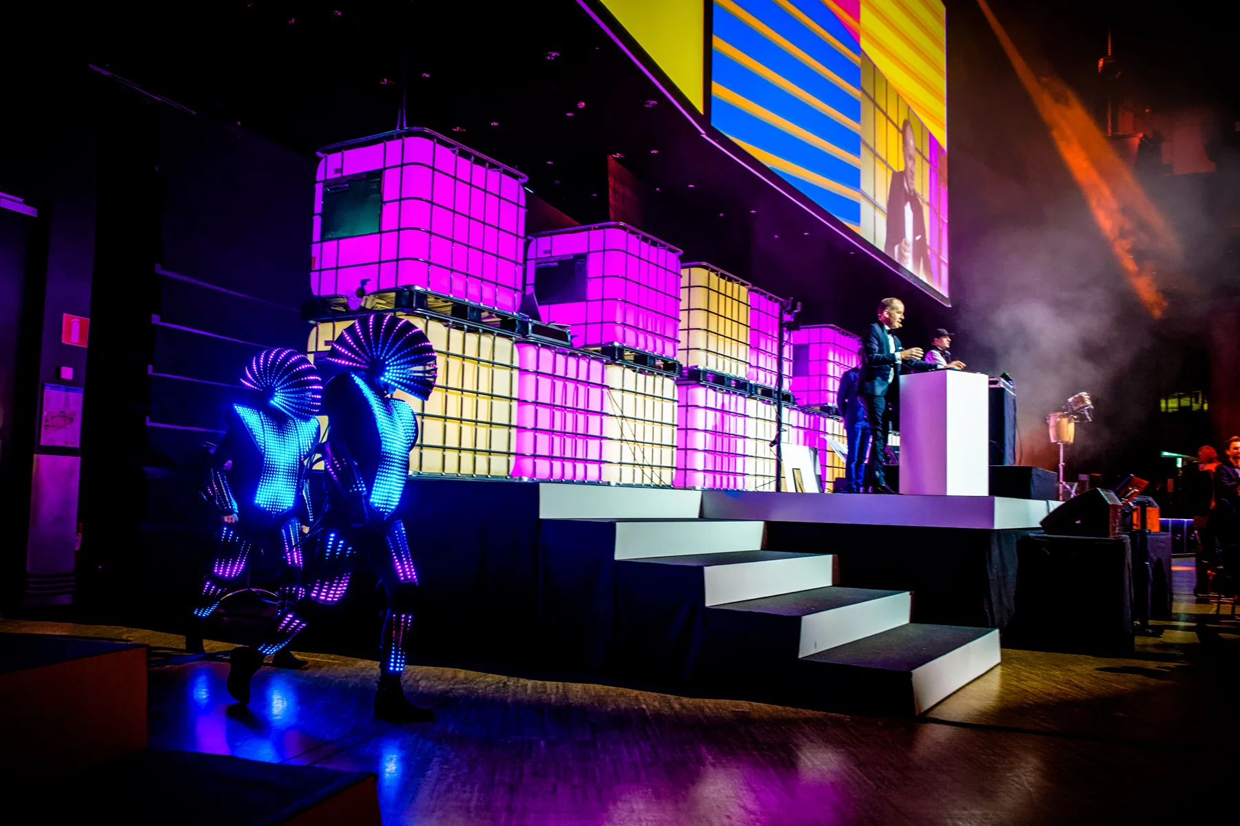 Act of Emotion- LED robotar 1- fotograf Julia Reinhart.jpg