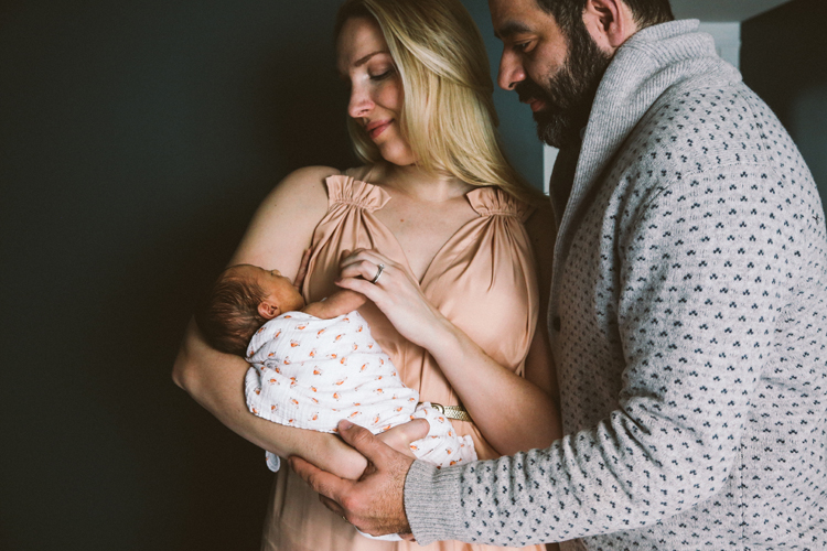 newborn family pictures 2018 (c)evelyneslavaphotography8016713080 (7).jpg