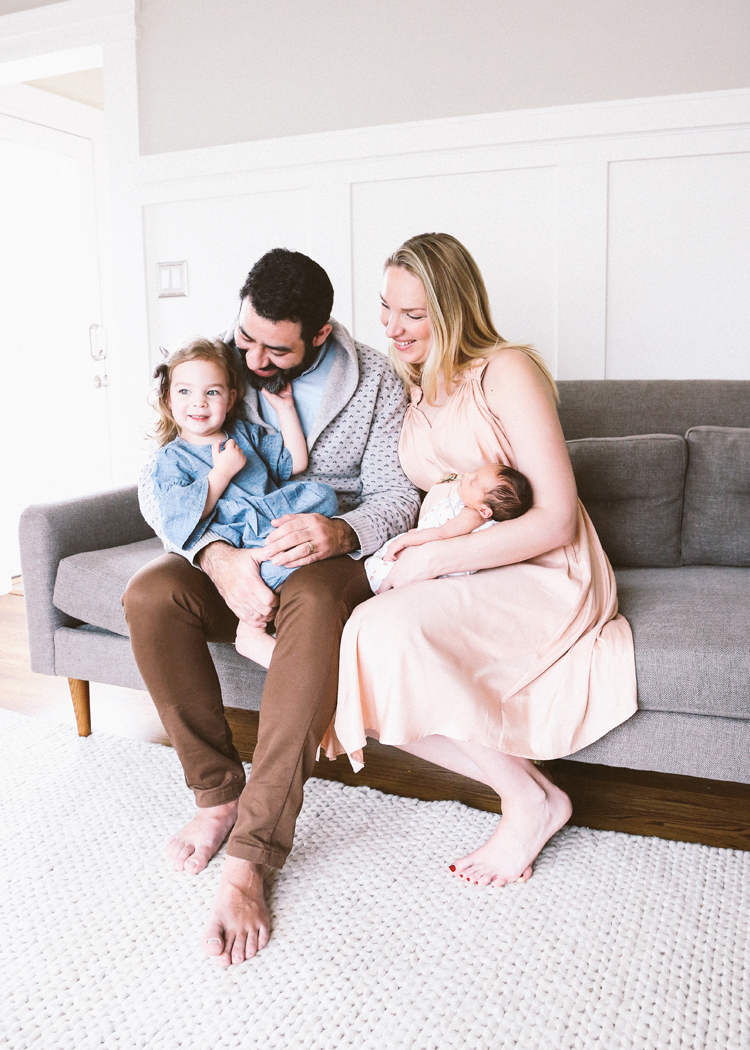 newborn family pictures 2018 (c)evelyneslavaphotography8016713080 (21).jpg