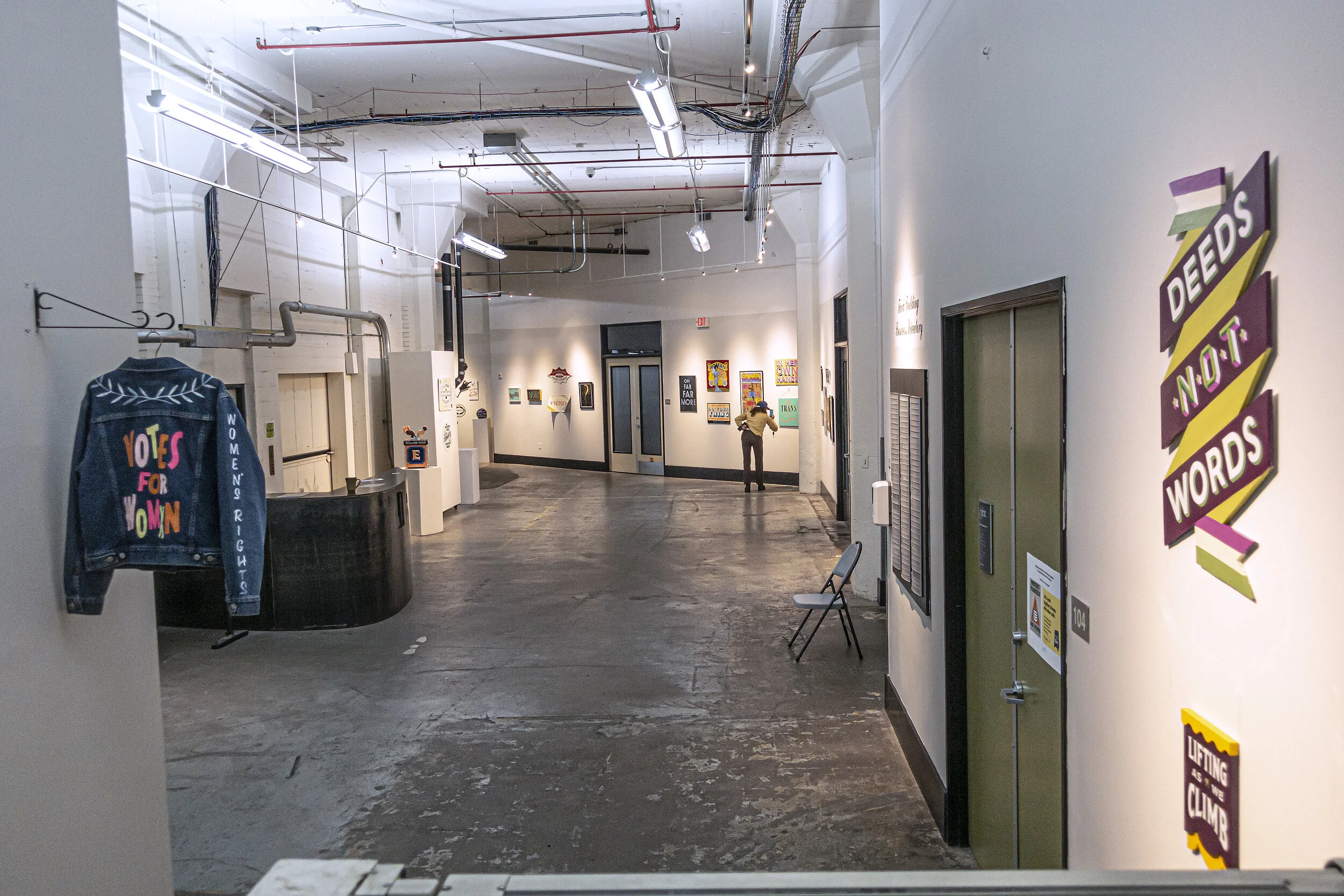 Hallway to back gallery (Copy)