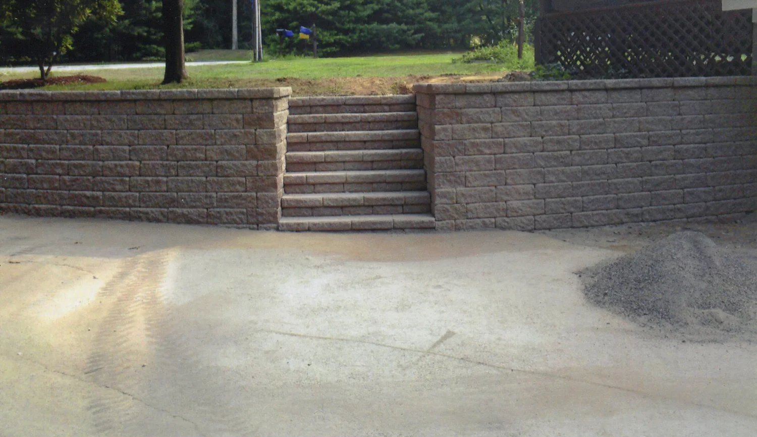 featured project: this retaining wall was built for a residential customer in andover, ct in 2010, and features blocks from versa-loc.