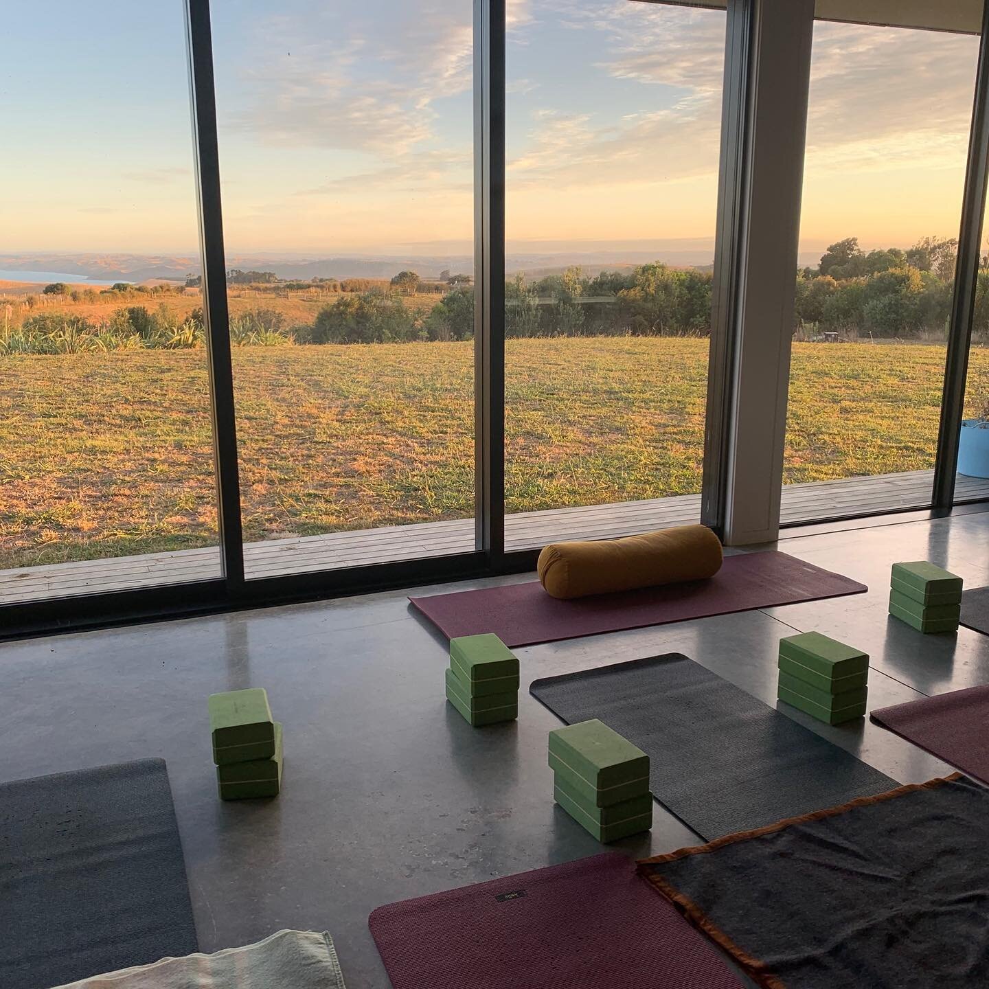 The backdrop for yoga at &quot;Emotional Intelligence in Practice&quot; #emotionalintelligence #thepeoplespsychologist #retreats #wellbeing #mindmanagement #resilience #health #psychology #yoga #mindbodyconnection #yogaonretreat