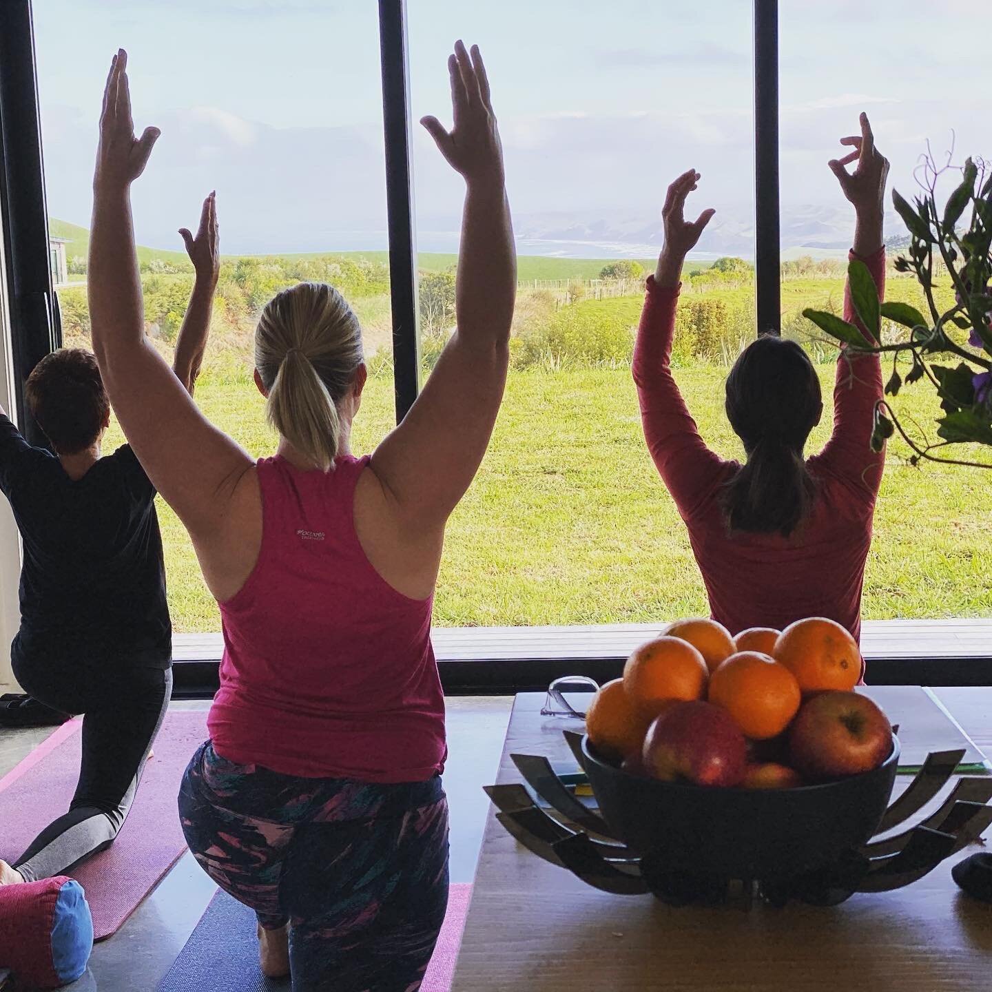 Yoga on retreat with the fabulous @explorationsofayogi. Yoga teaches us so much about the mind body connection, giving us direct tools to manage our thought and emotion #emotionalintelligence #thepeoplespsychologist #mindmanagement #resilience #build