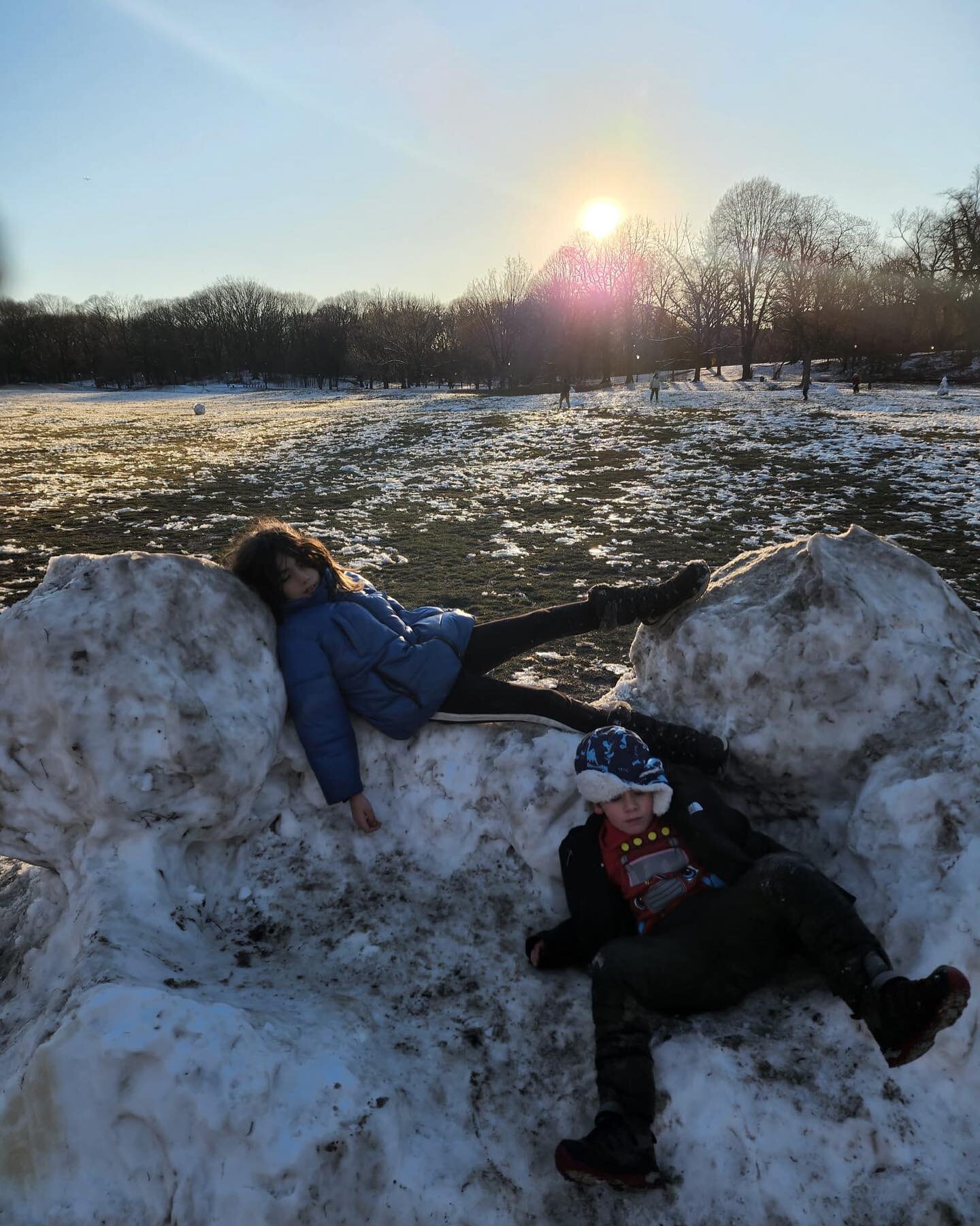☃️❄️Taking a nap with friends in a snow bed, fixing some melting snowmen and working together to build on an igloo we found in the park was  so fun during our winter after-school session on Wednesday.

It&rsquo;s not too late to sign up for our Monda