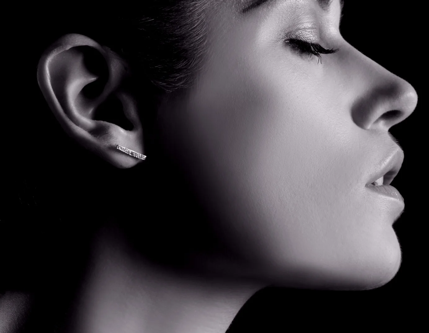 earring-minimalist-delicate.jpg