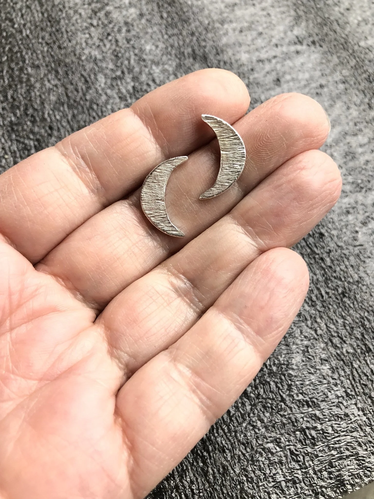 Boucles-croissant-de-lune.jpeg