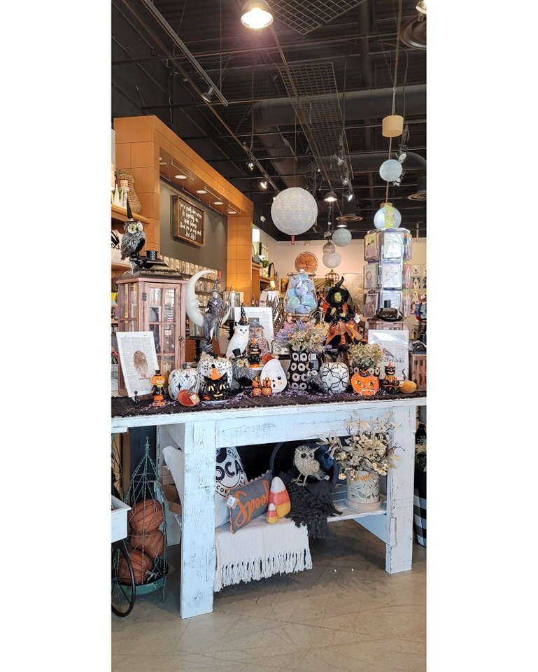Receive new product✔️
Empty a previously designed table✔️
Fill said table with layers of new and everyday items✔️
Voila 
A whole new look for you to come in and enjoy
See you soon!
#shoplocal419 #supportsmallbusiness #lilysatlevis #loving_lilys #shop