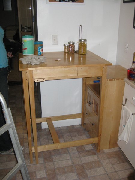 e-table-and-cabinet-table-not-in-place.jpg