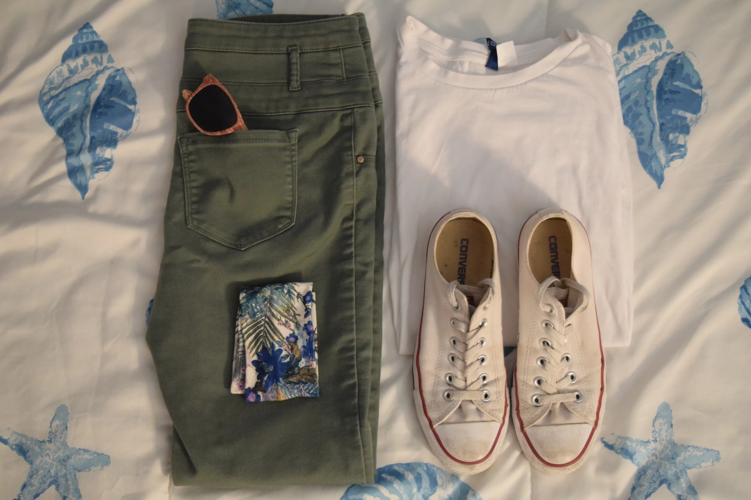 Jeans . Shirt . Headband . Sunglasses (the ones I have are a little lighter). Sneakers .