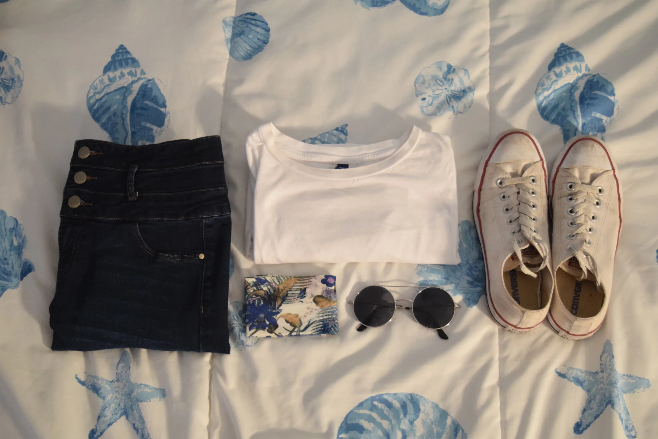 Shirt. Jeans. Sneakers. Headband. Sunglasses (similar).