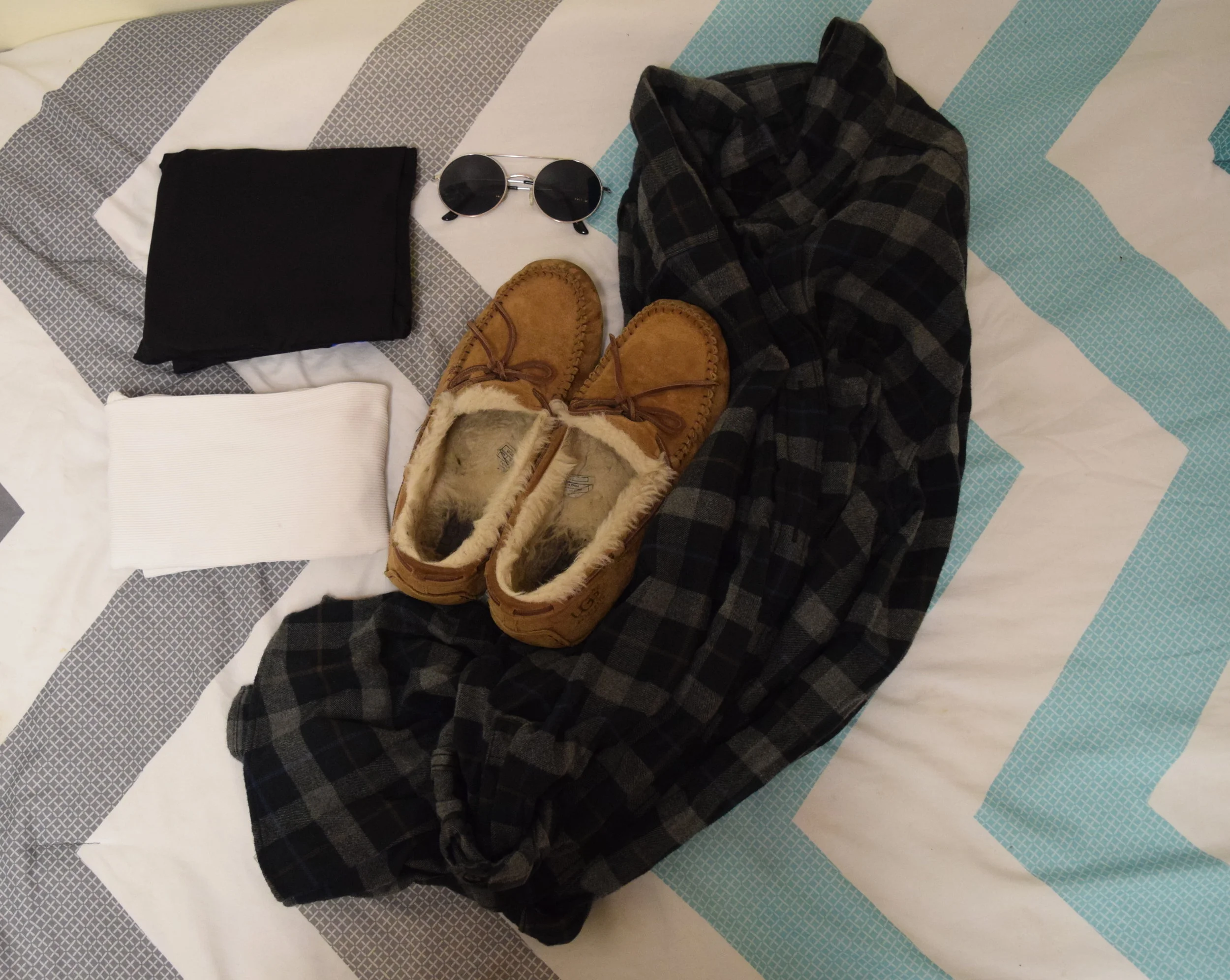 Flannel (no longer being sold at Eddie Bauer ). Leggings (similar). Tank Top (it's basic af, you can get it anywhere). Moccasins . Sunglasses (similar). 