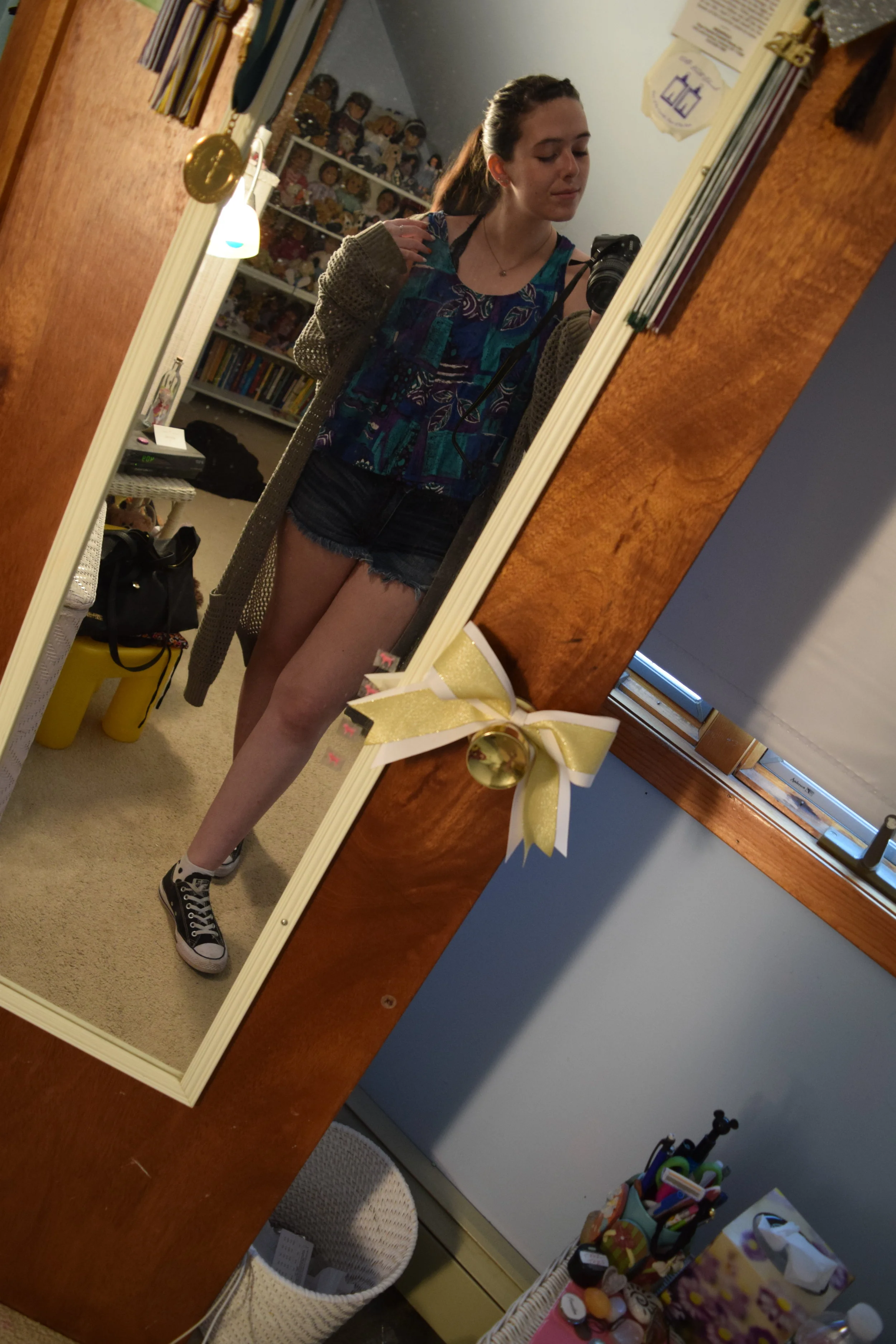 bluetankdenimshortsconversesweater.jpg