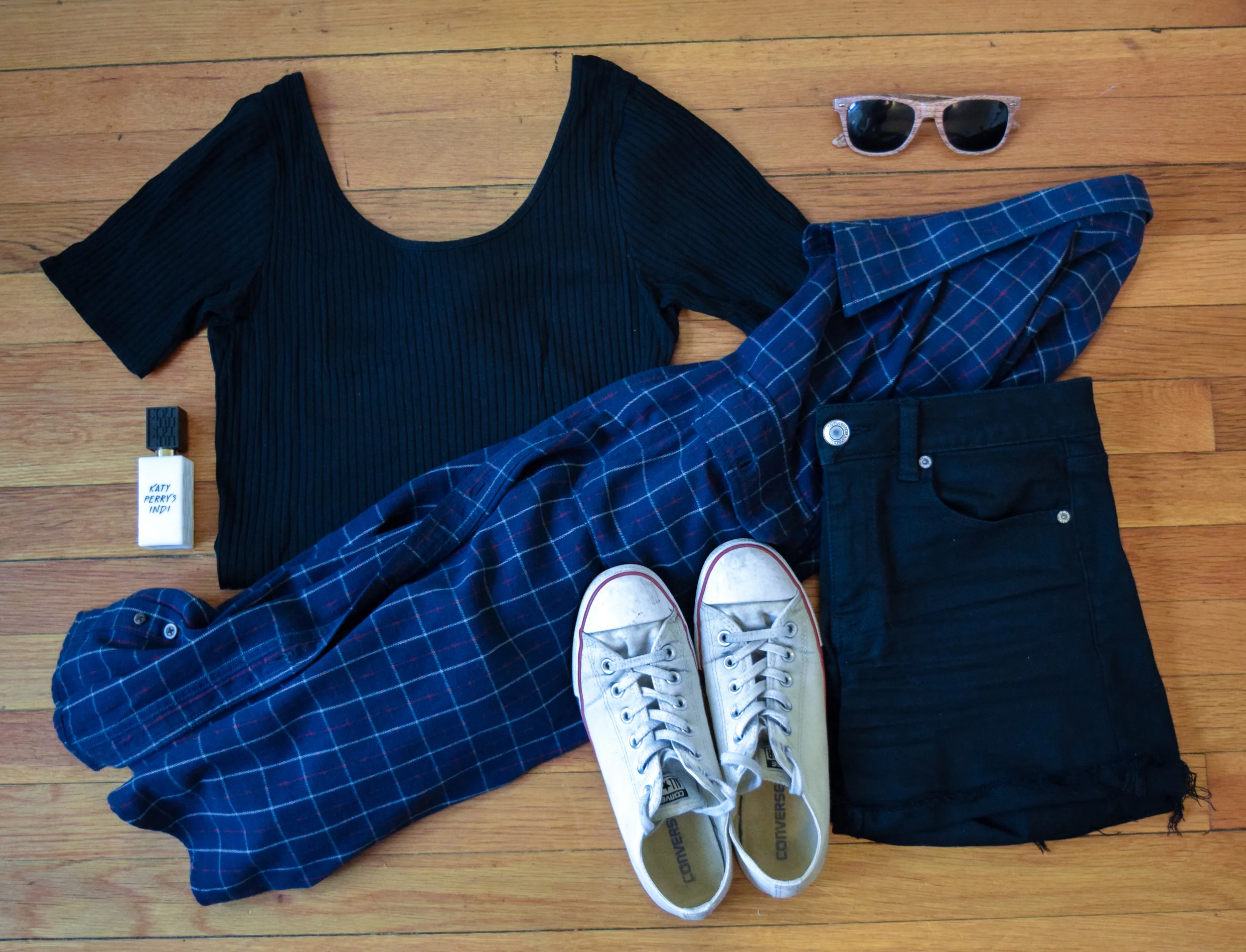 flannel (it’s my dad’s so i don’t know, i’m sorry!). bodysuit . shorts . sneakers . perfume . sunglasses (similar, mine are lighter!).
