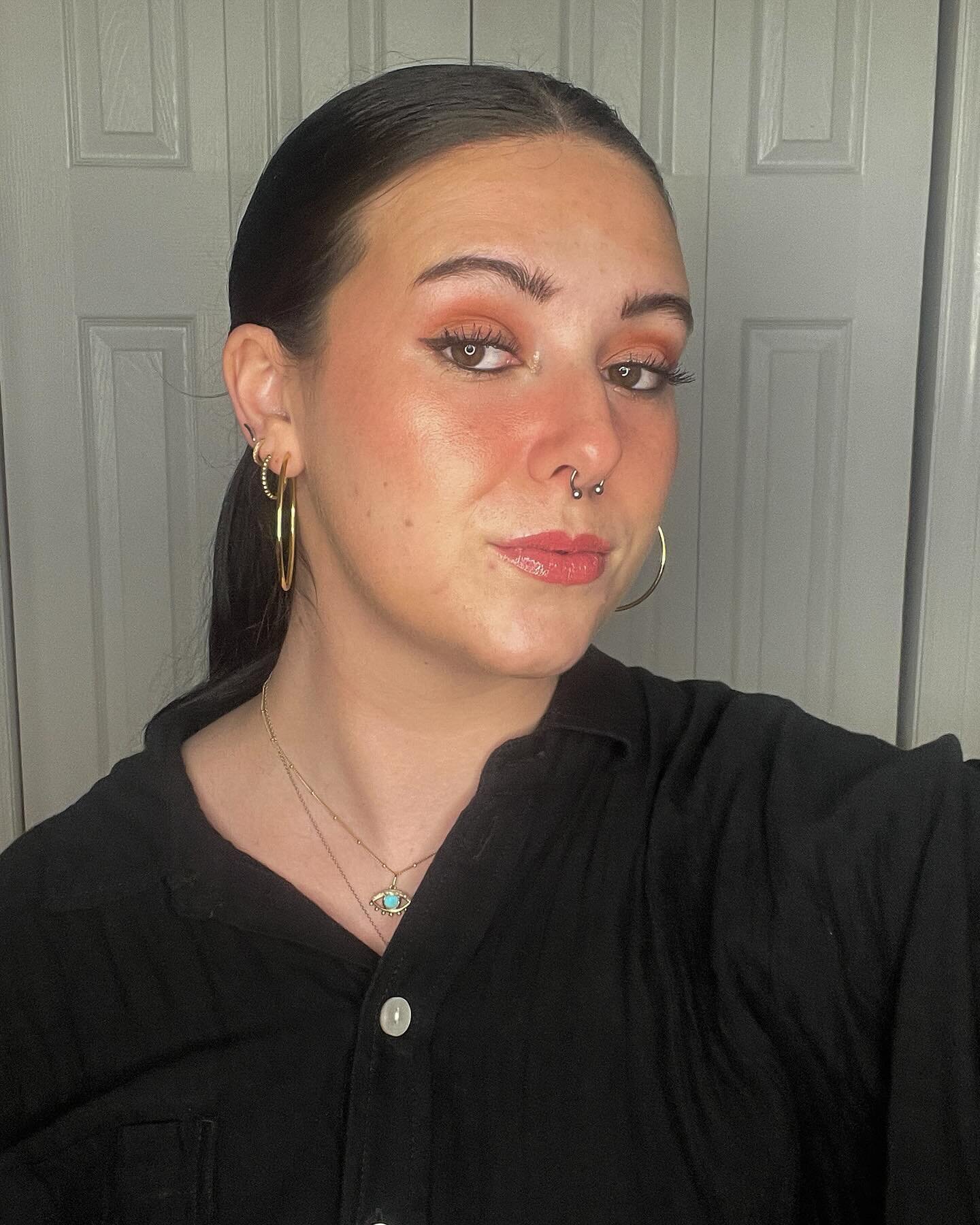 new month, new look, courtesy of @ipsy 🌸

base: @innbeautyproject Mineral Sun Glow Broad Spectrum Sunscreen in Fair-Medium 
brows: @benefitcosmetics Precisely, My Brow Detailer in Shade 05 and @wingme_cosmetics Clear Brow Gel*
eyes: @alamarcosmetics