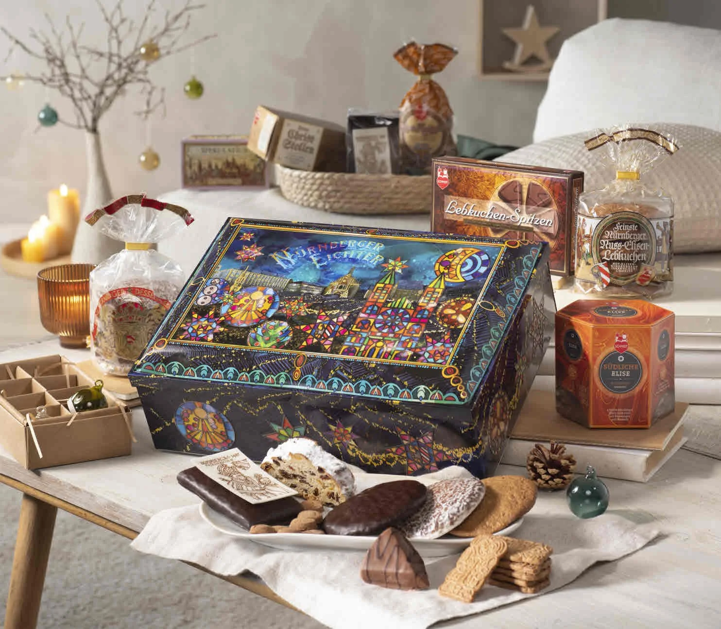 Nuremberg Gift Chest - 50513.JPG