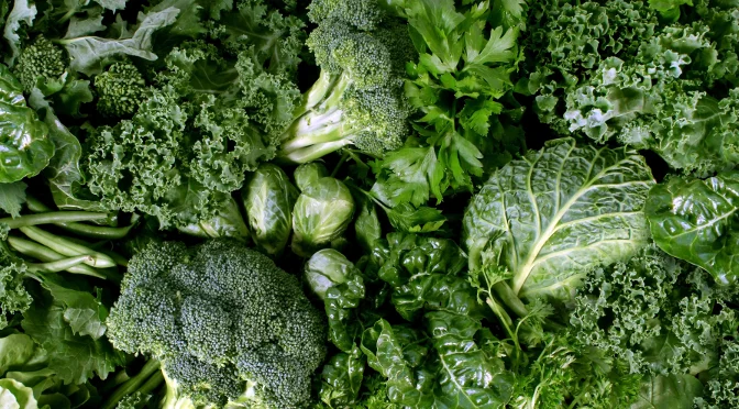 v8-juice-kale-green-vegetables-crop_154023704.jpg