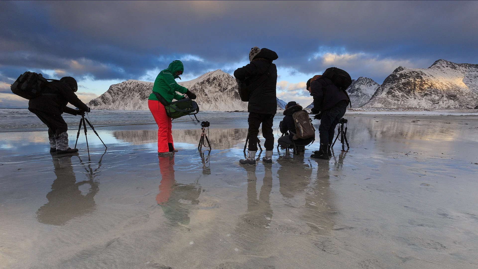 In groep op het strand van Skagsanden