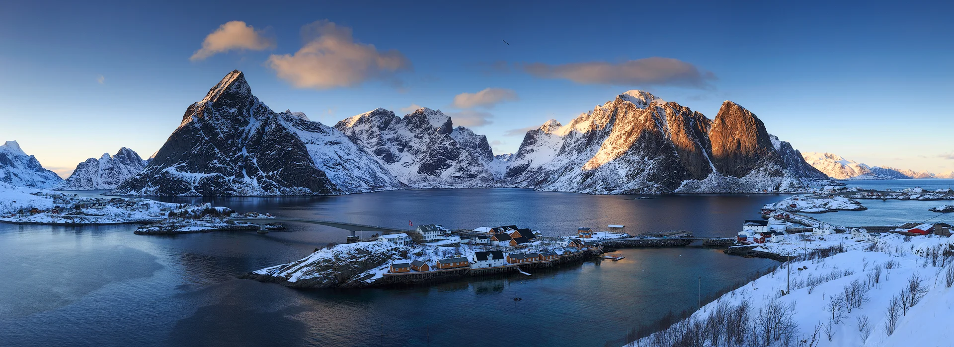 Uitzicht over Sakrisoy in Reine!