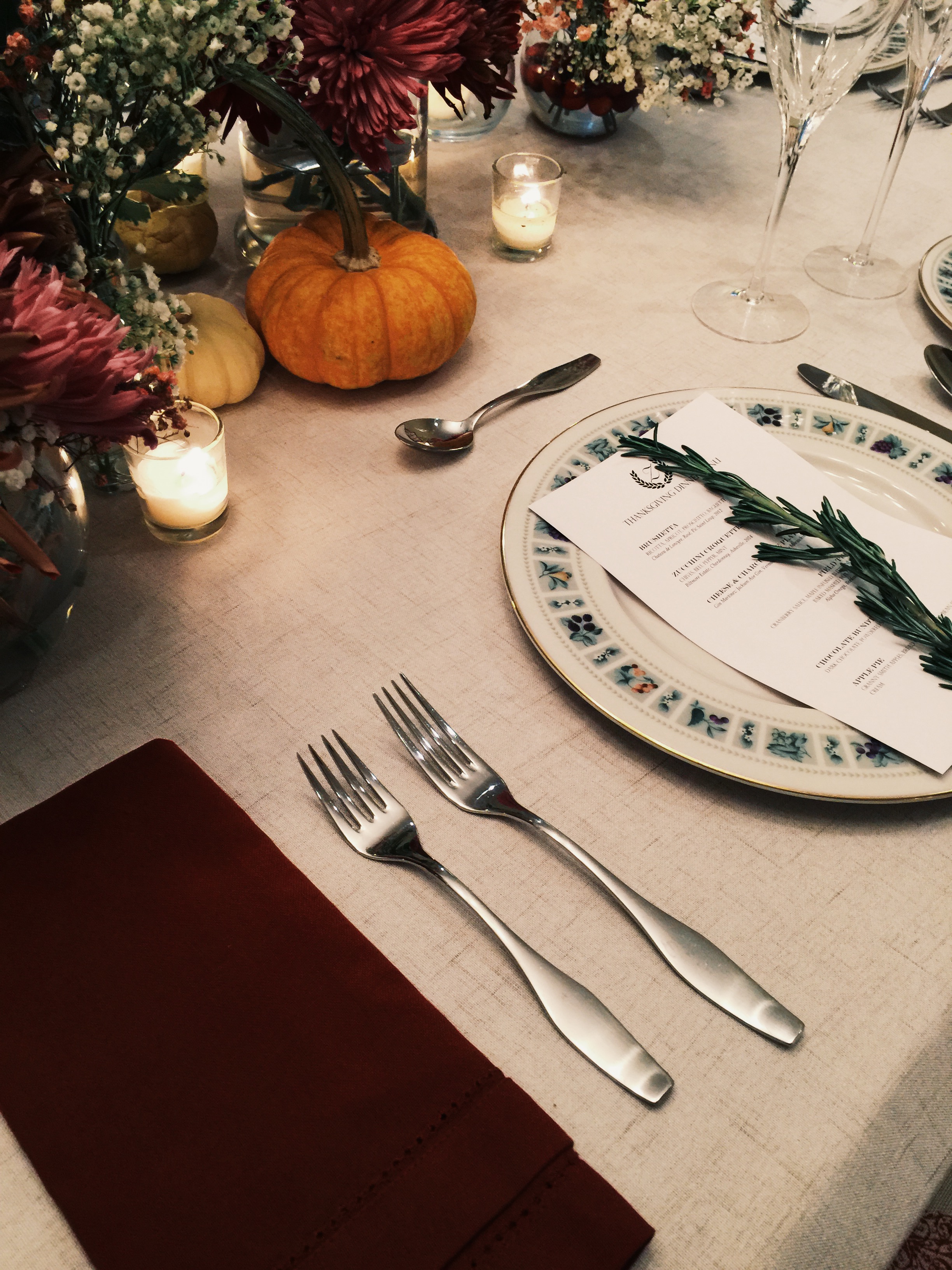 Cranberries help tie in the red in the plates and the heavy linen napkins keep things more #lowkey...even though everyone at the table will be pretty high strung.