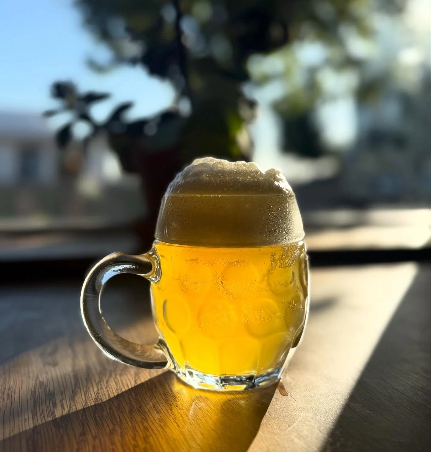 Today we are releasing INTERMISSION.

INTERMISSION is a Czech Pale Lager made with Sugar Creek Malt (@sugarcreekmaltco) Edelweiss and Saaz hops.

It will be pouring on draft on the Lukr and available in cans to go. 
-
-
-
#drinkfriendly #OKC is #theB