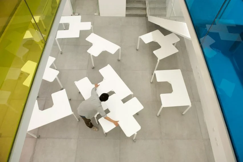 tetris-table-peoples-industrial-design-office-furniture-tables-modular_dezeen_2364_col_6-852x567.jpg