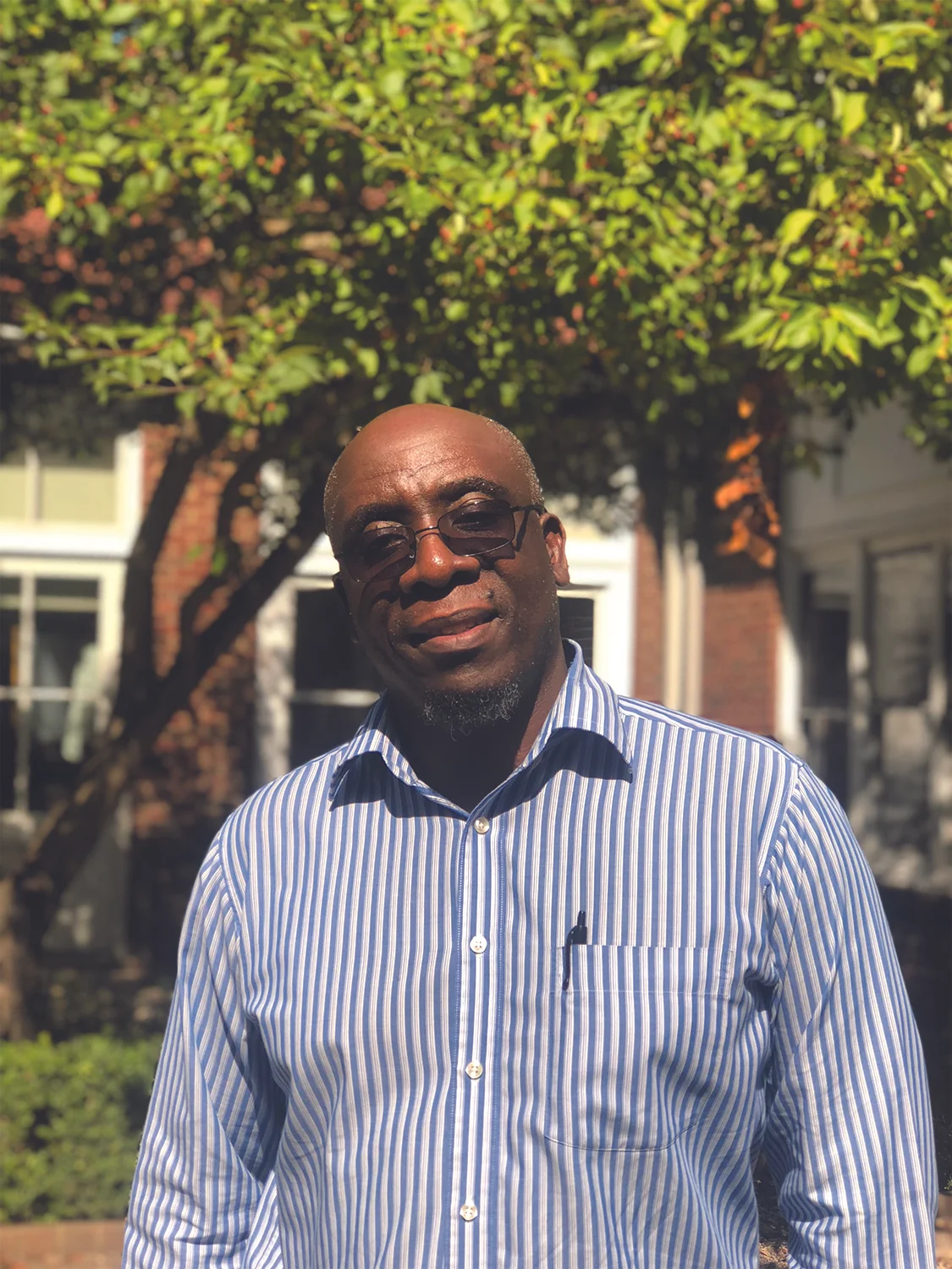 PHOTO COURTESY OF THE RIVERDALE REVIEW MR. MAPFUMO VISITED RIVERDALE FROM SOUTH AFRICA TO LEARN ABOUT OUR COMMUNITY