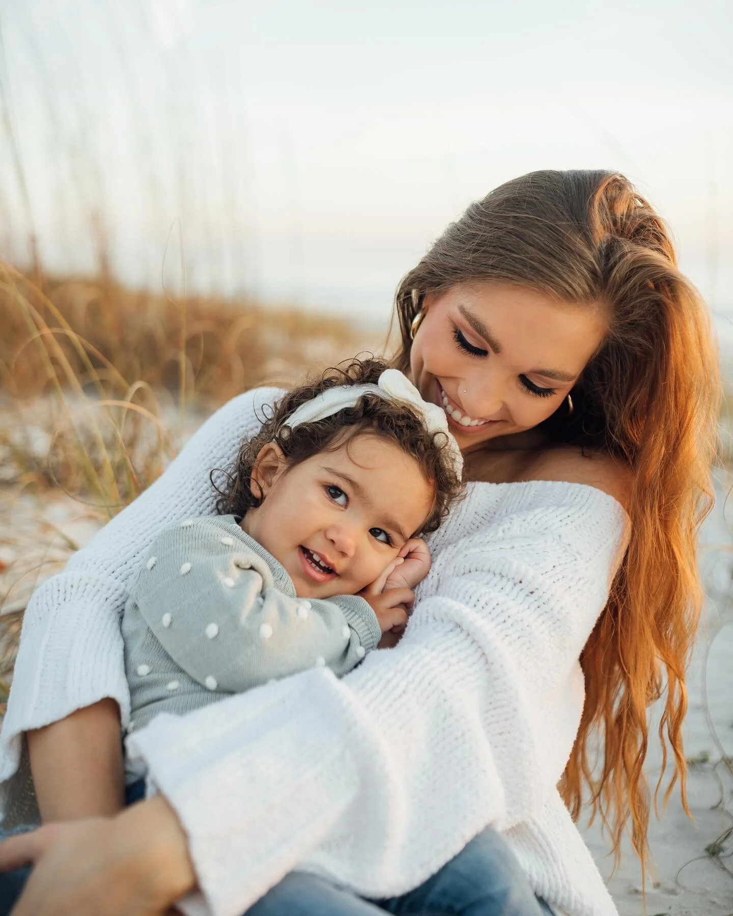 Just so everyone knows...SHE POSED HERSELF IN THE FIRST ONE🥺😩 
And we all just absolutely melted. 

Yall let me know if you ever seen a more beautiful mother / daughter duo. 

This sunrise shoot in Jacksonville, FL was an absolute dream✨