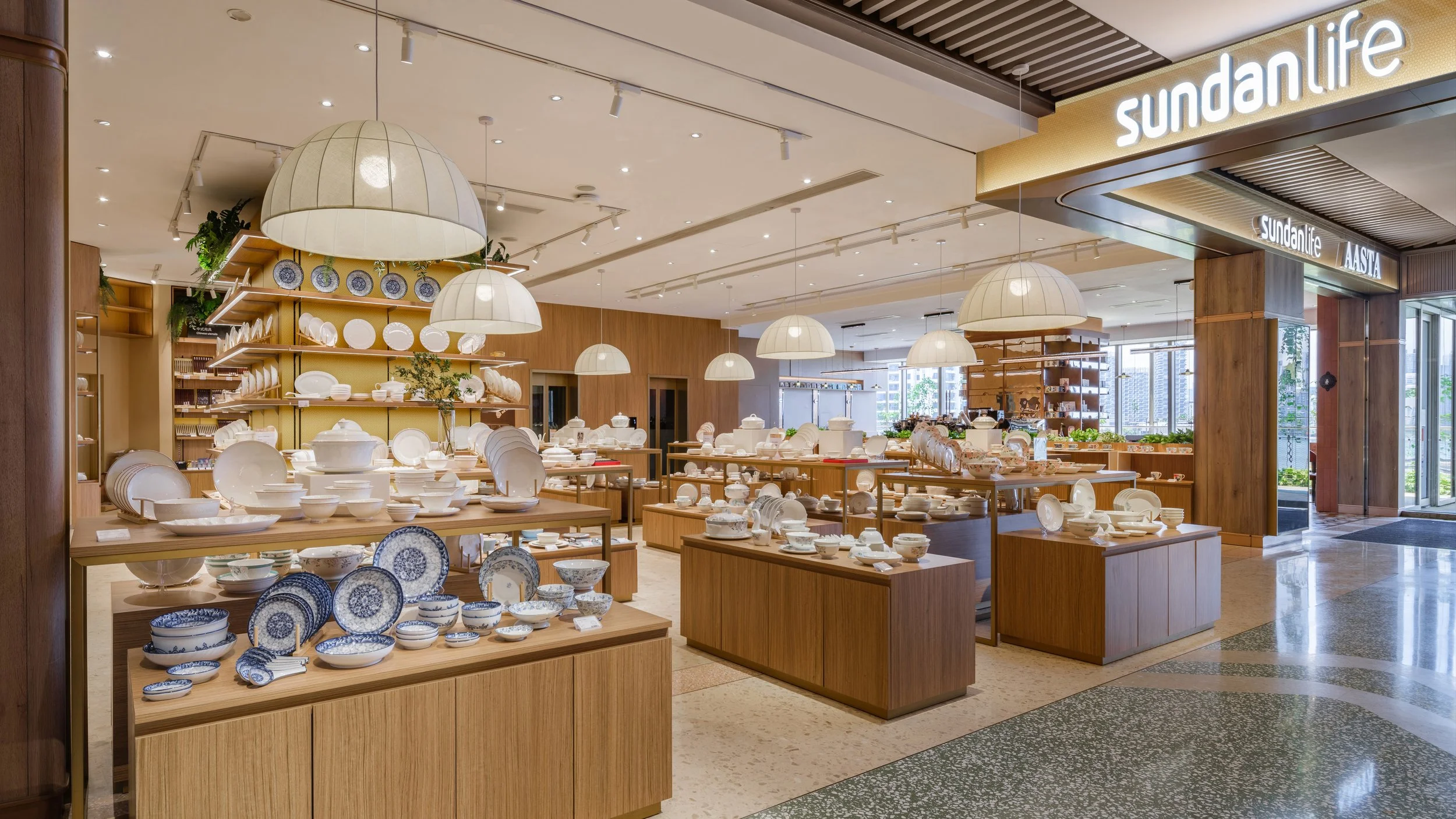 Dinnerware 16-9.jpg