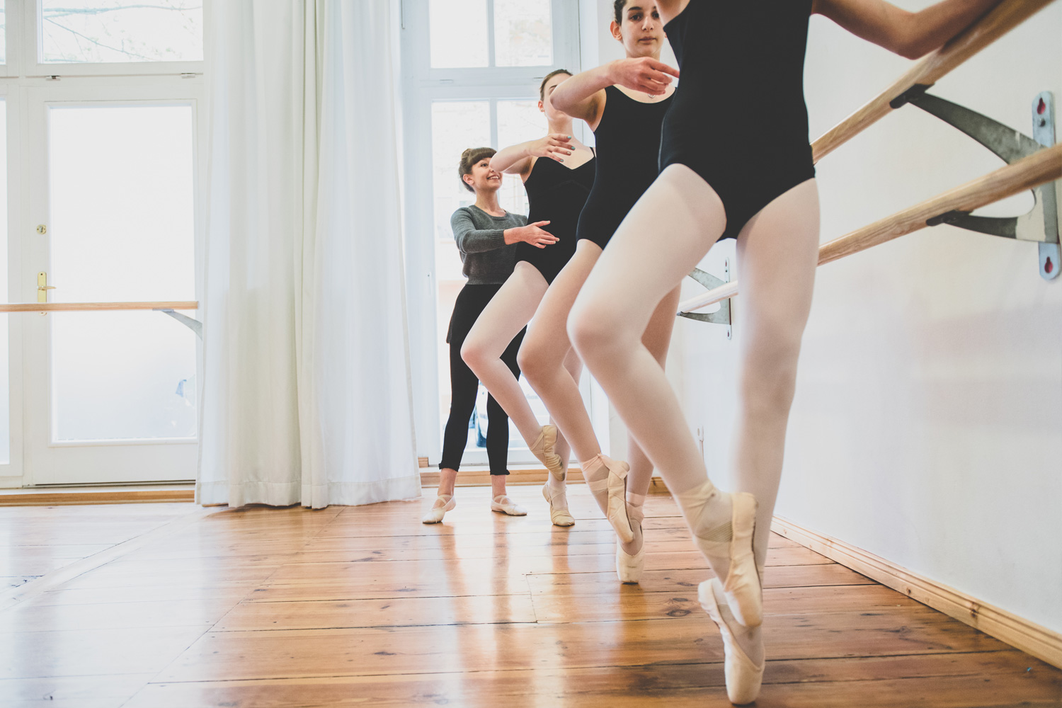 teenage girls at ballet barre in pointe work class
