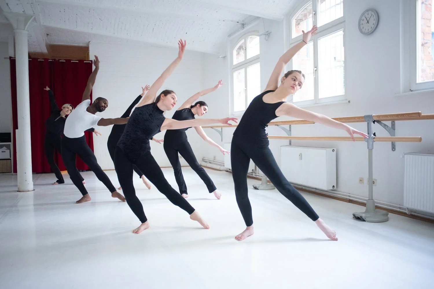 Lyrical Contemporary Dance Class for Teens in Berlin – Expressive &amp; Modern Movement