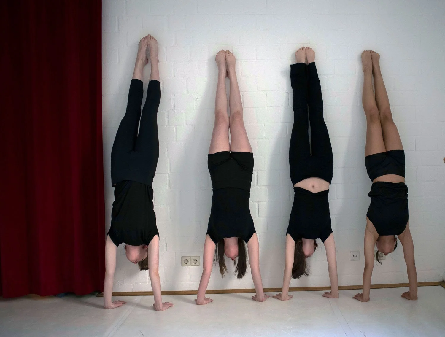 Acrobatics Beginners | Workshop | 10-16 yrs