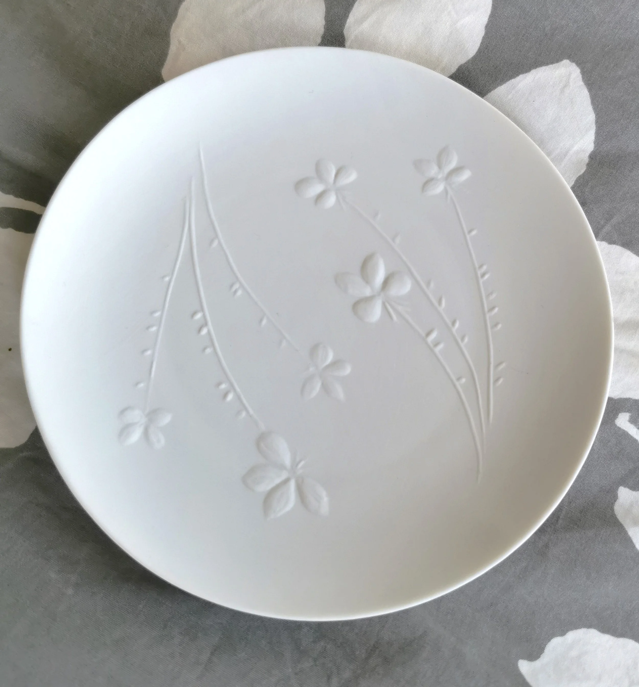 Assiette Ronde à Plat - 26cm - Gamme Filet Or - Carcat Location