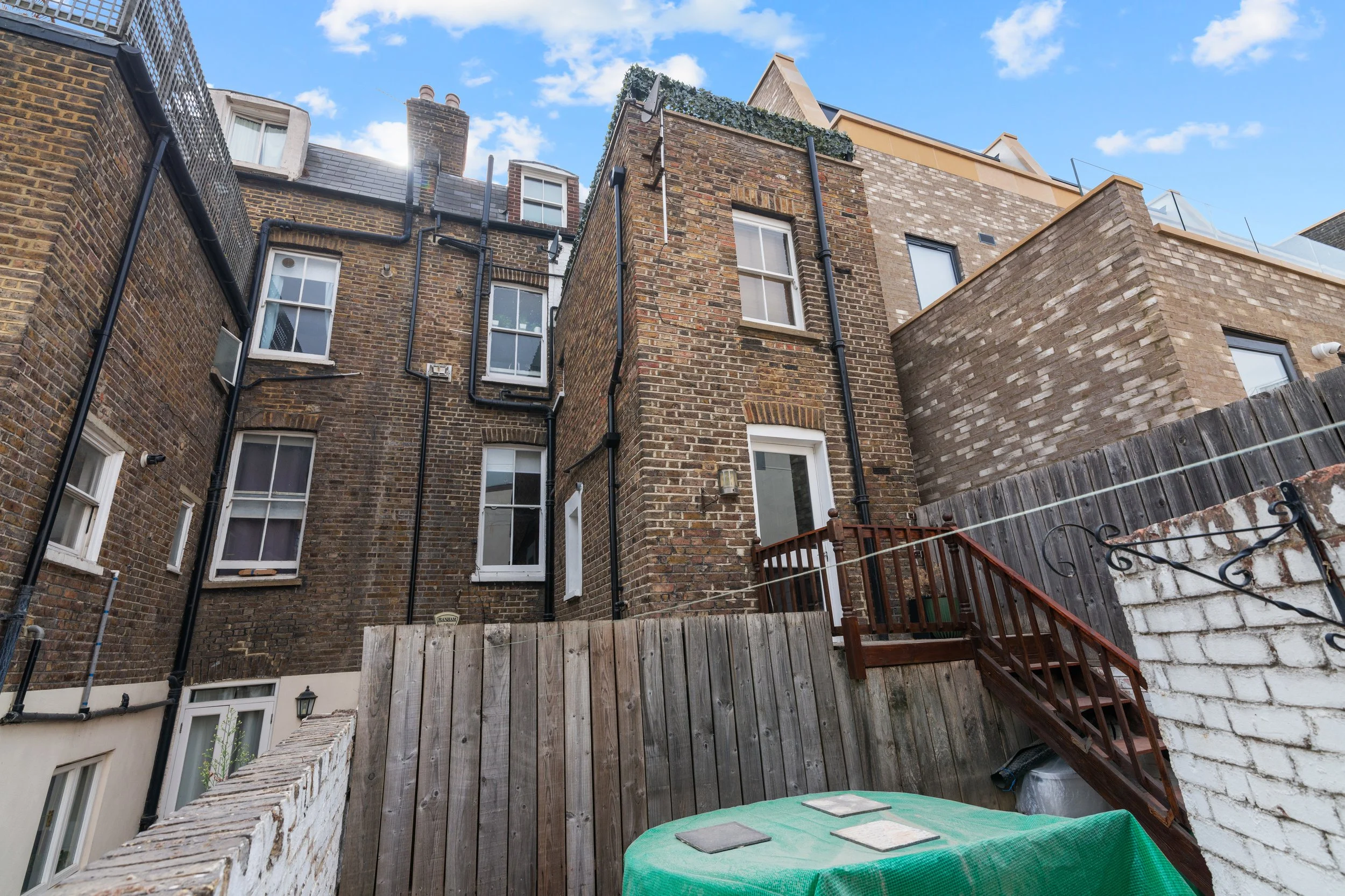 (637) Barclay Road 5, SW6 — Casa Londra