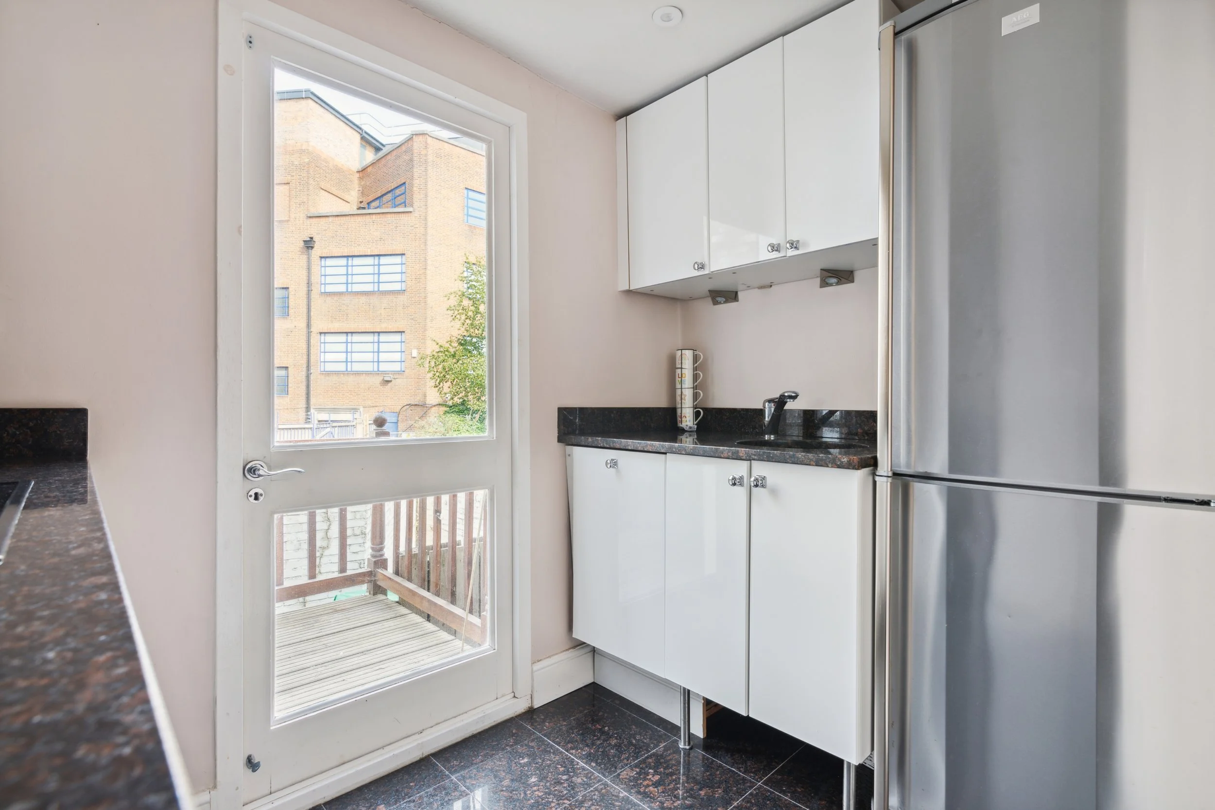 (637) Barclay Road 5, SW6 — Casa Londra