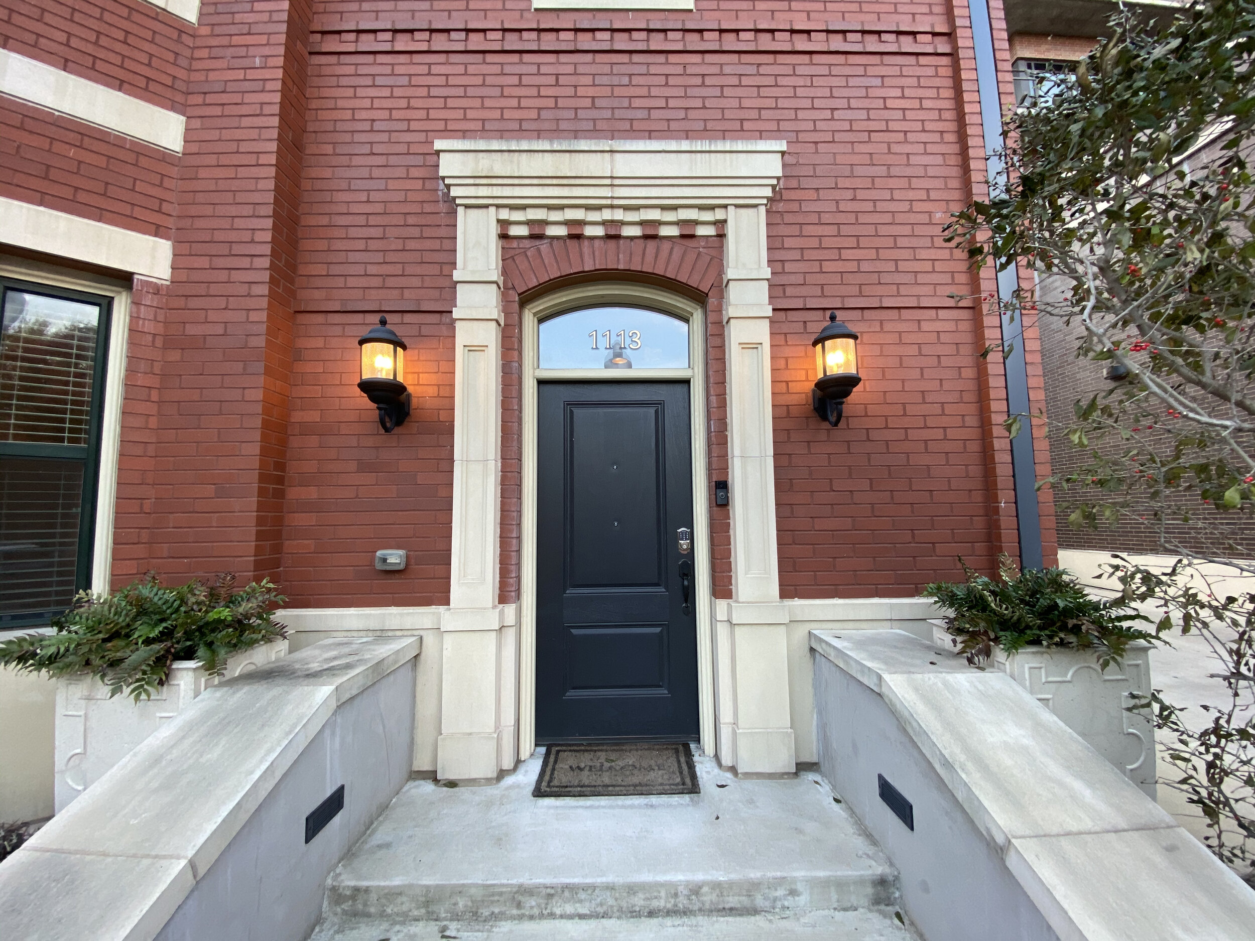 1113 Front Close.jpg