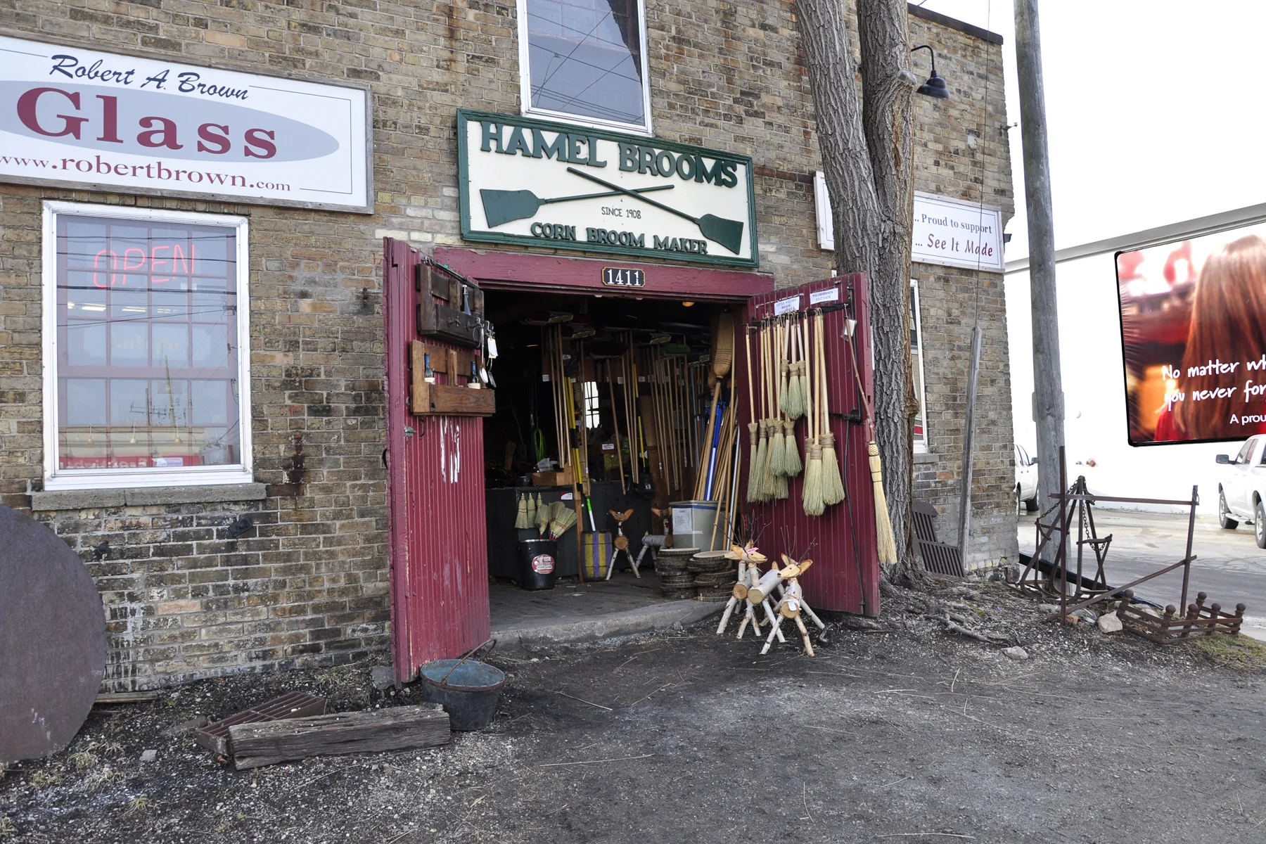 _DSC0903 Broom Maker.jpg