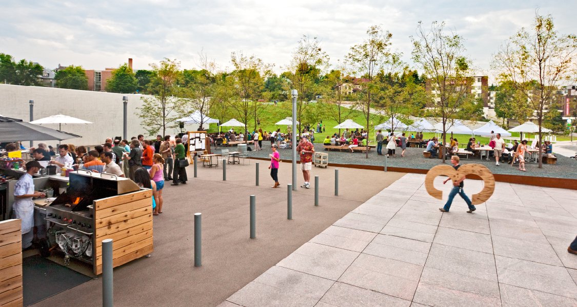 1.+walker+art+center+open+field+courtyard+landscape+public+space+minneapolis+minnesota.jpg