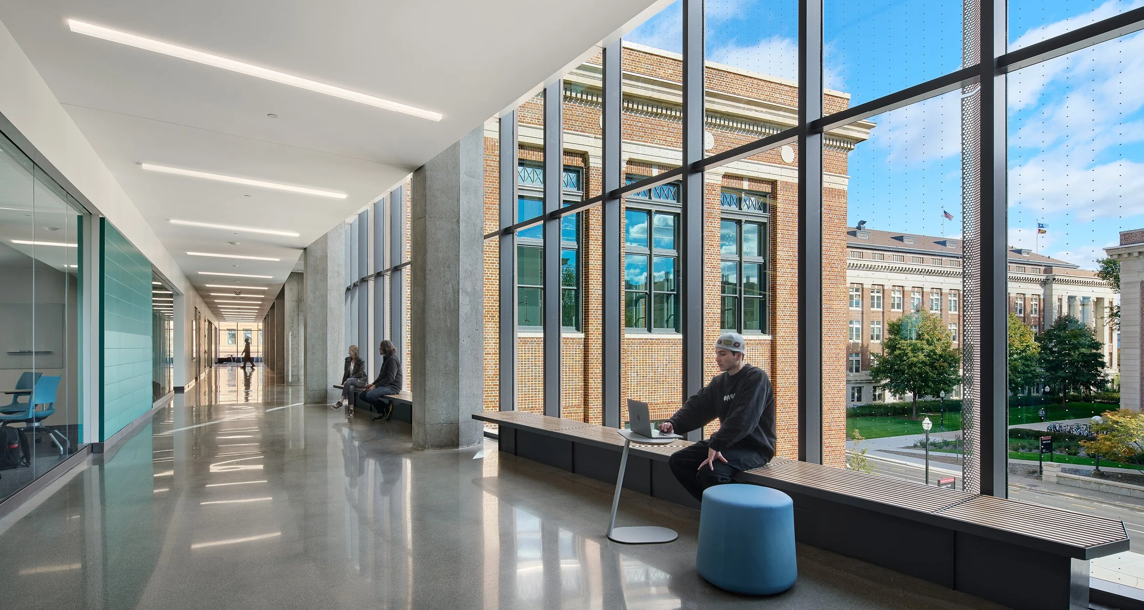11_VJAA University Minnesota Chemistry Lab Design Circulation Hall Interior Student Space Collaboration.jpg