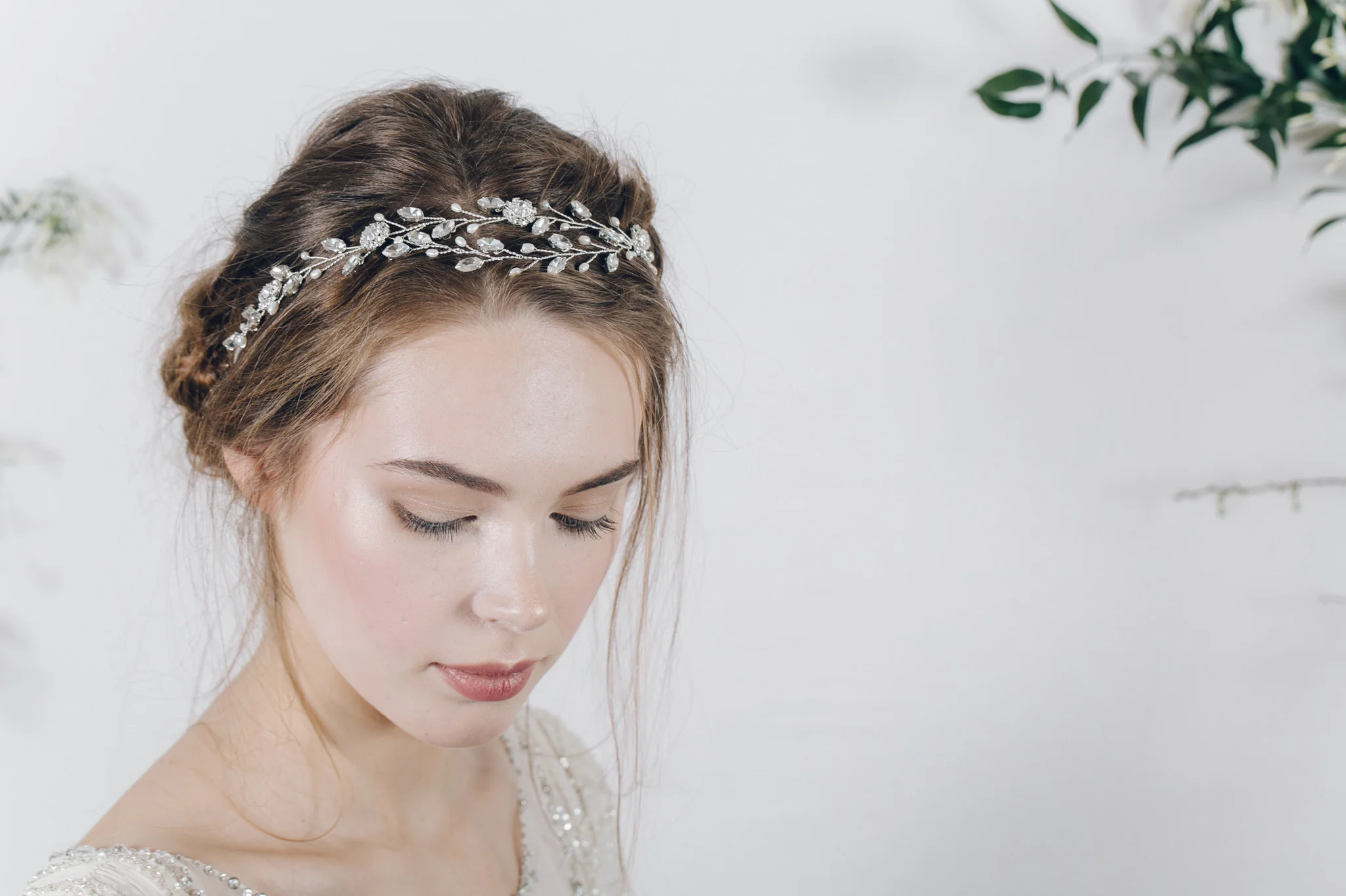 Isadora_silver_crystal_and_pearl_ribbon_tie_headband_hair_vine_175_www.debbiecarlisle.com_2.jpg