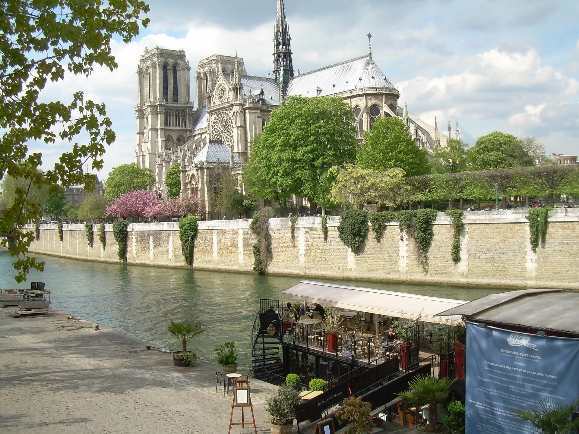 paris-990978_1920.jpg