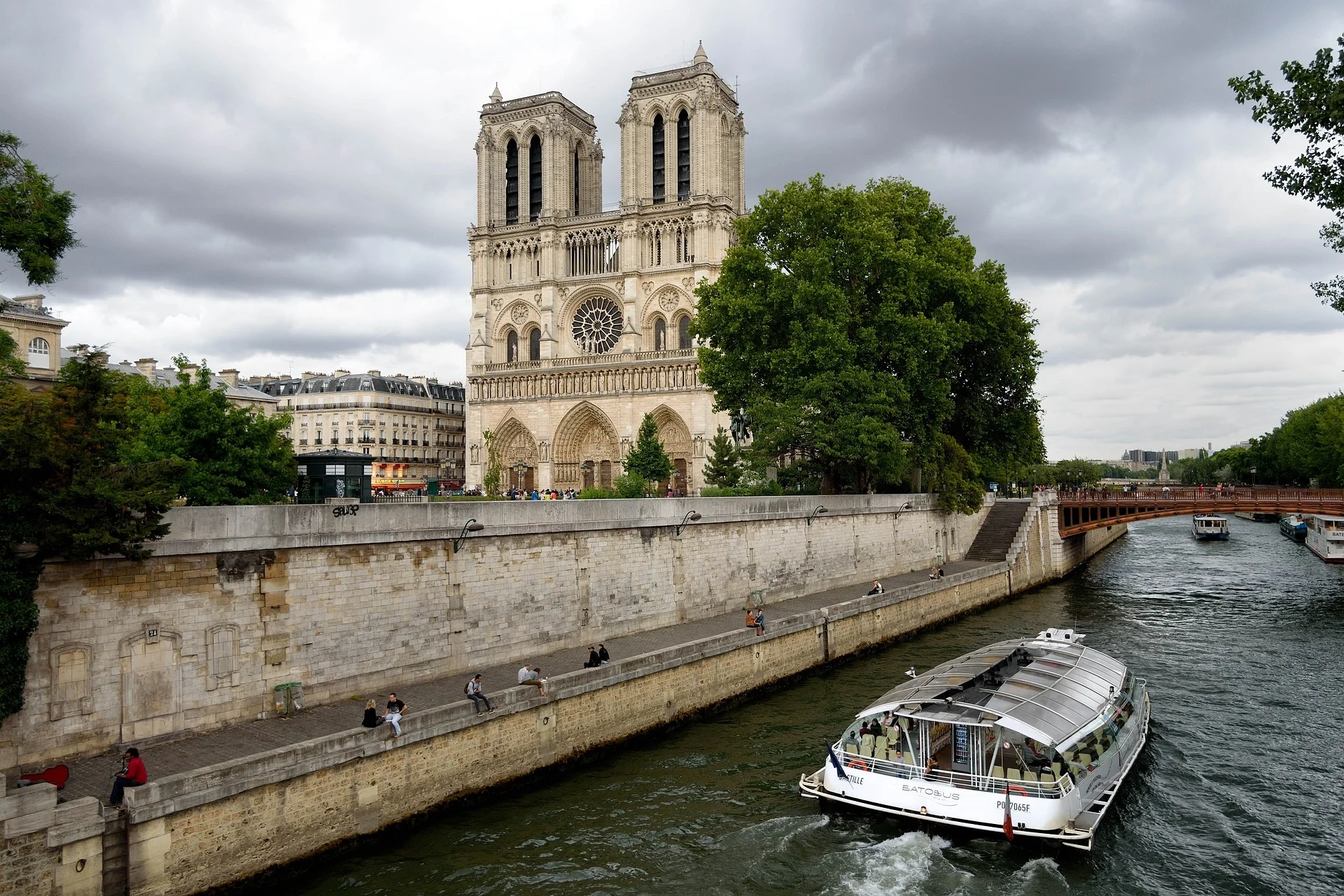 notre-dame-913867_1920.jpg