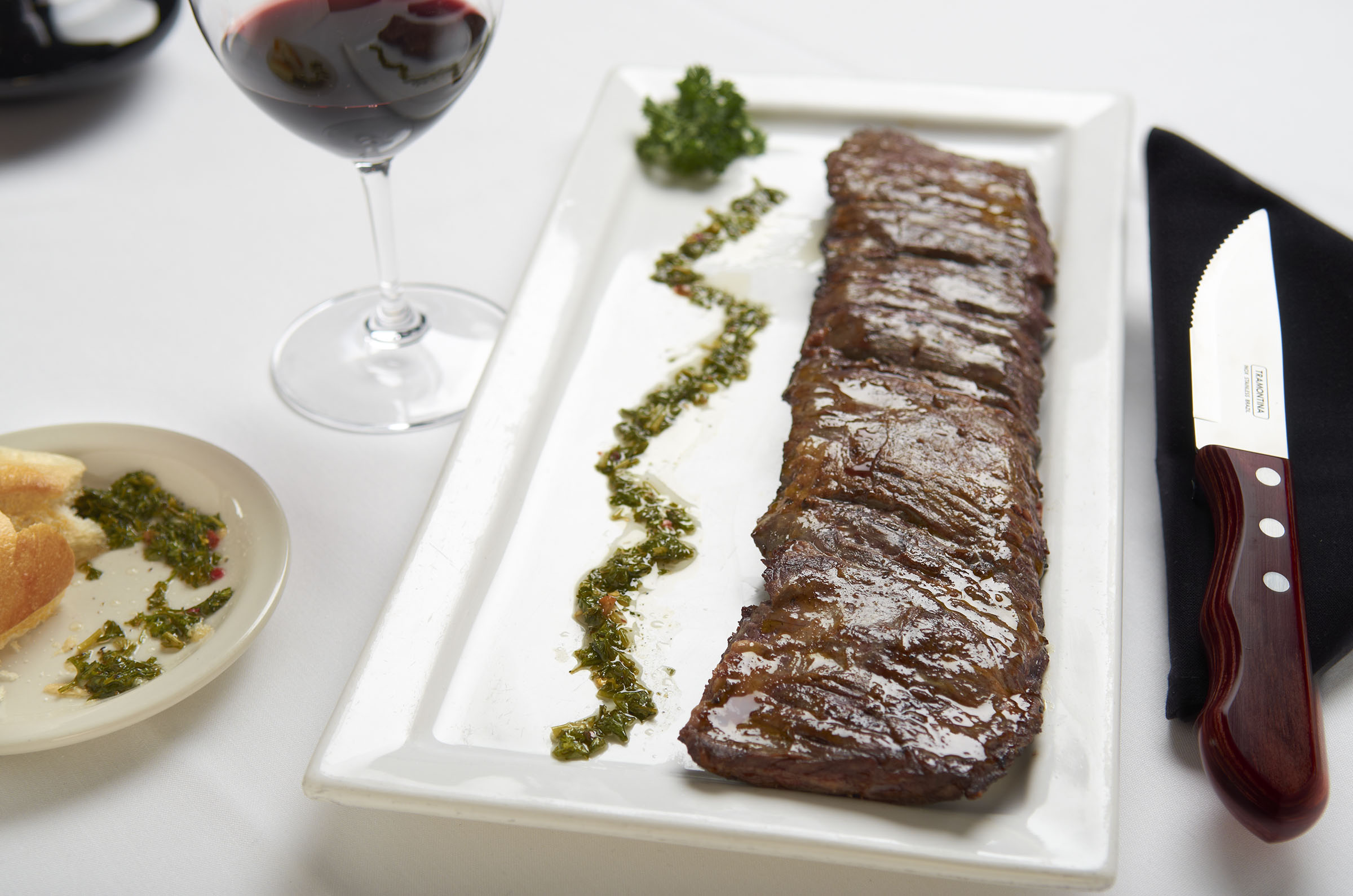 Entraña a la Parrilla con Gardel's Chimichurri Auténtico