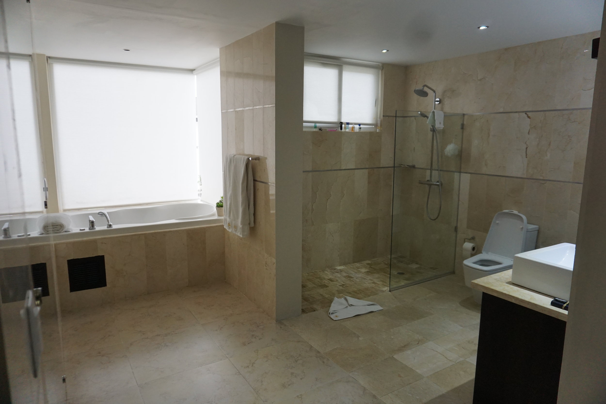  Number 1’s bathroom had no door. 