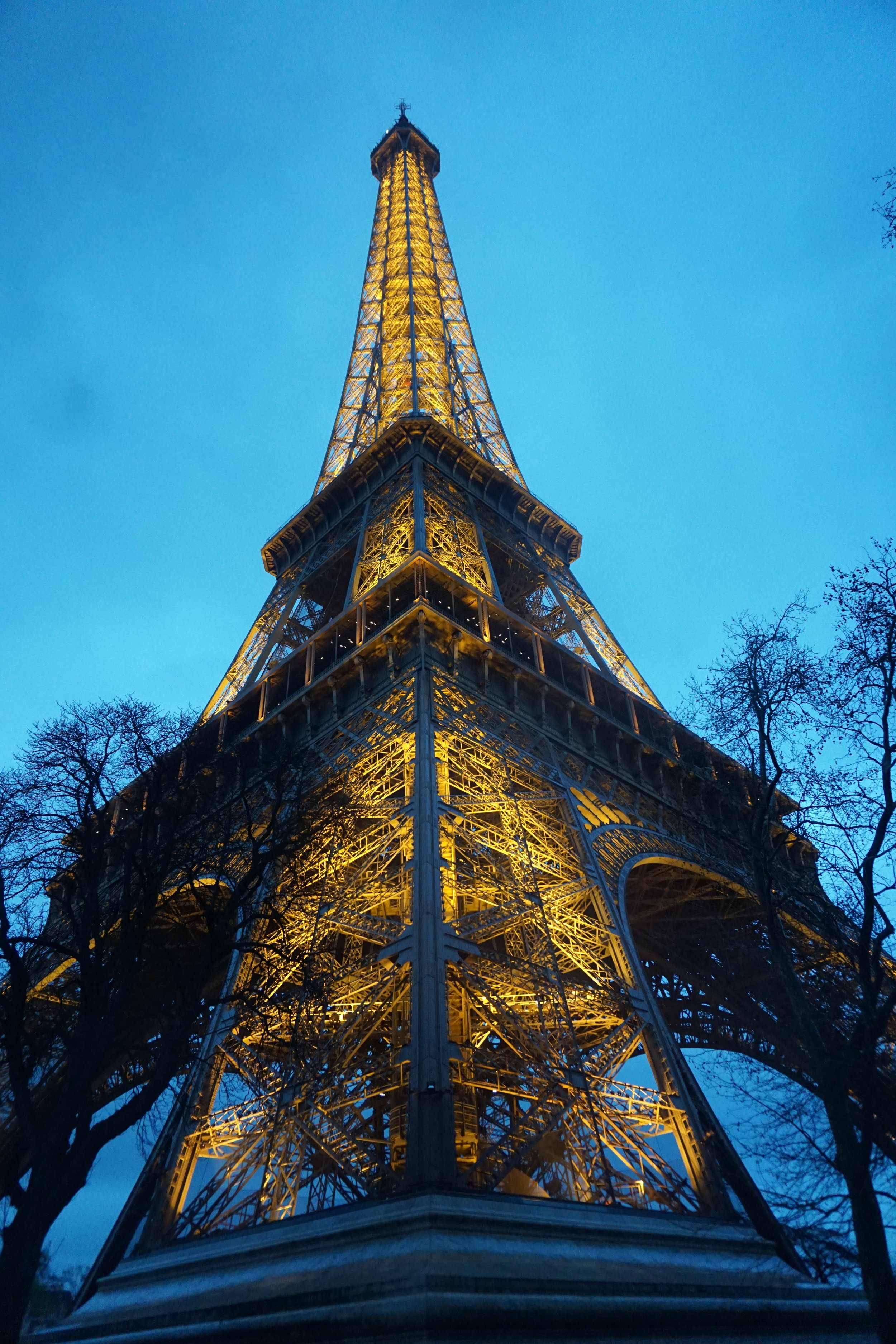  We didn’t have time to wait till the hourly flashing light show.  Rae went back later at night for her photos.  We had to get dinner and head to the Louvre for the only late night hours of the week.  