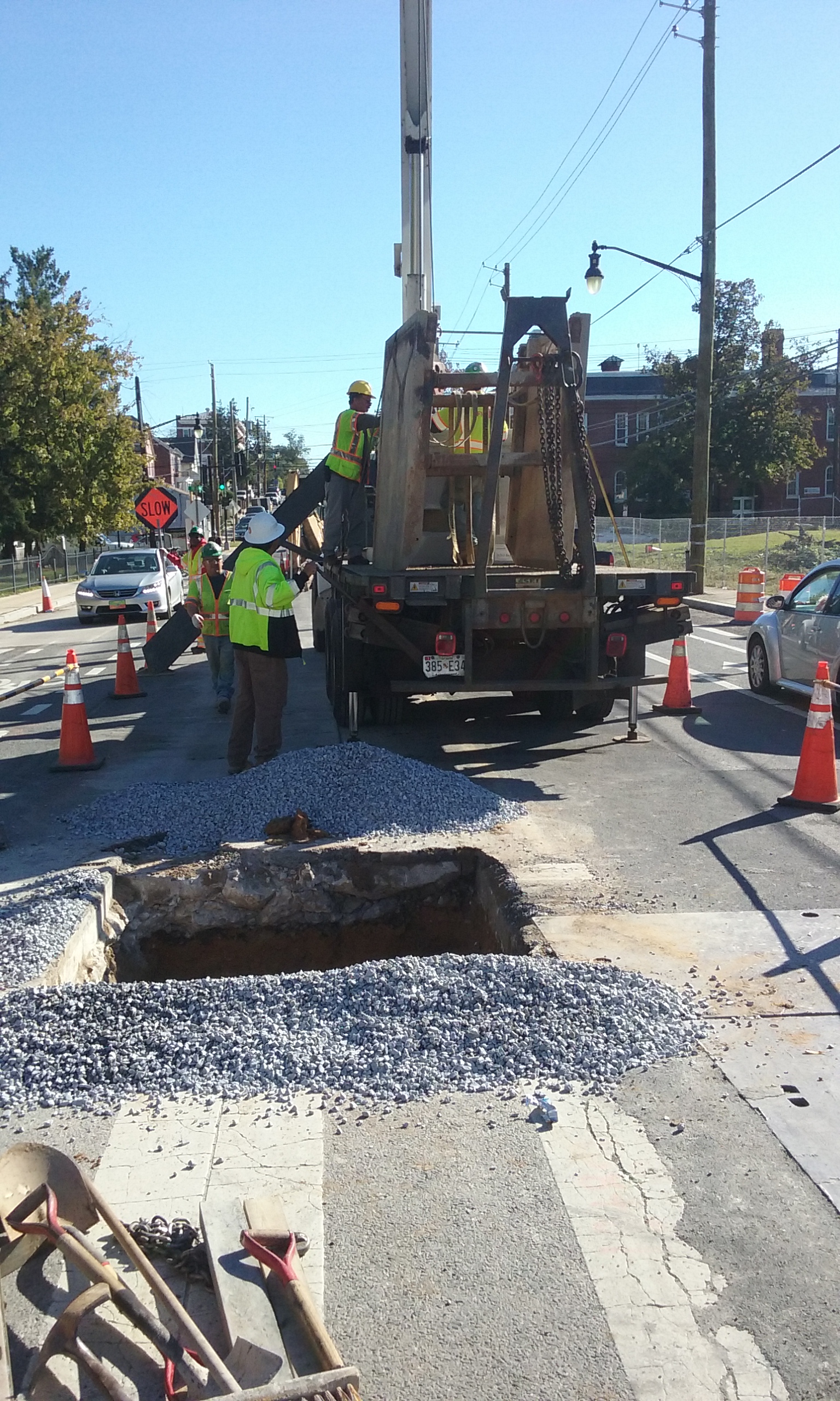 Manhole installation at 9th & Monroe