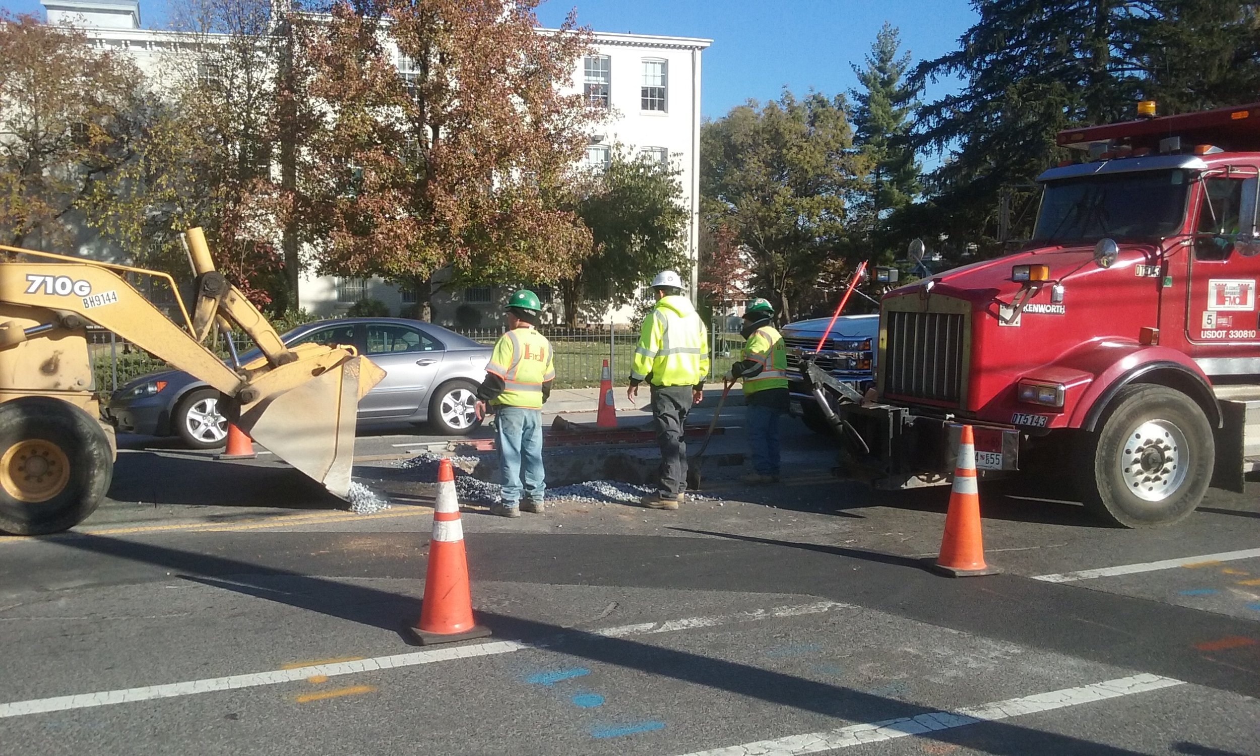 Manhole installation at 9th & Monroe