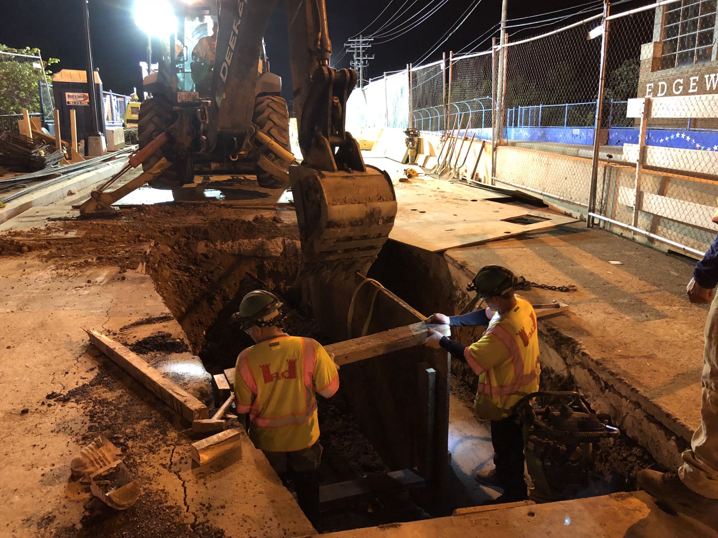 Trench excavation for conduits installation