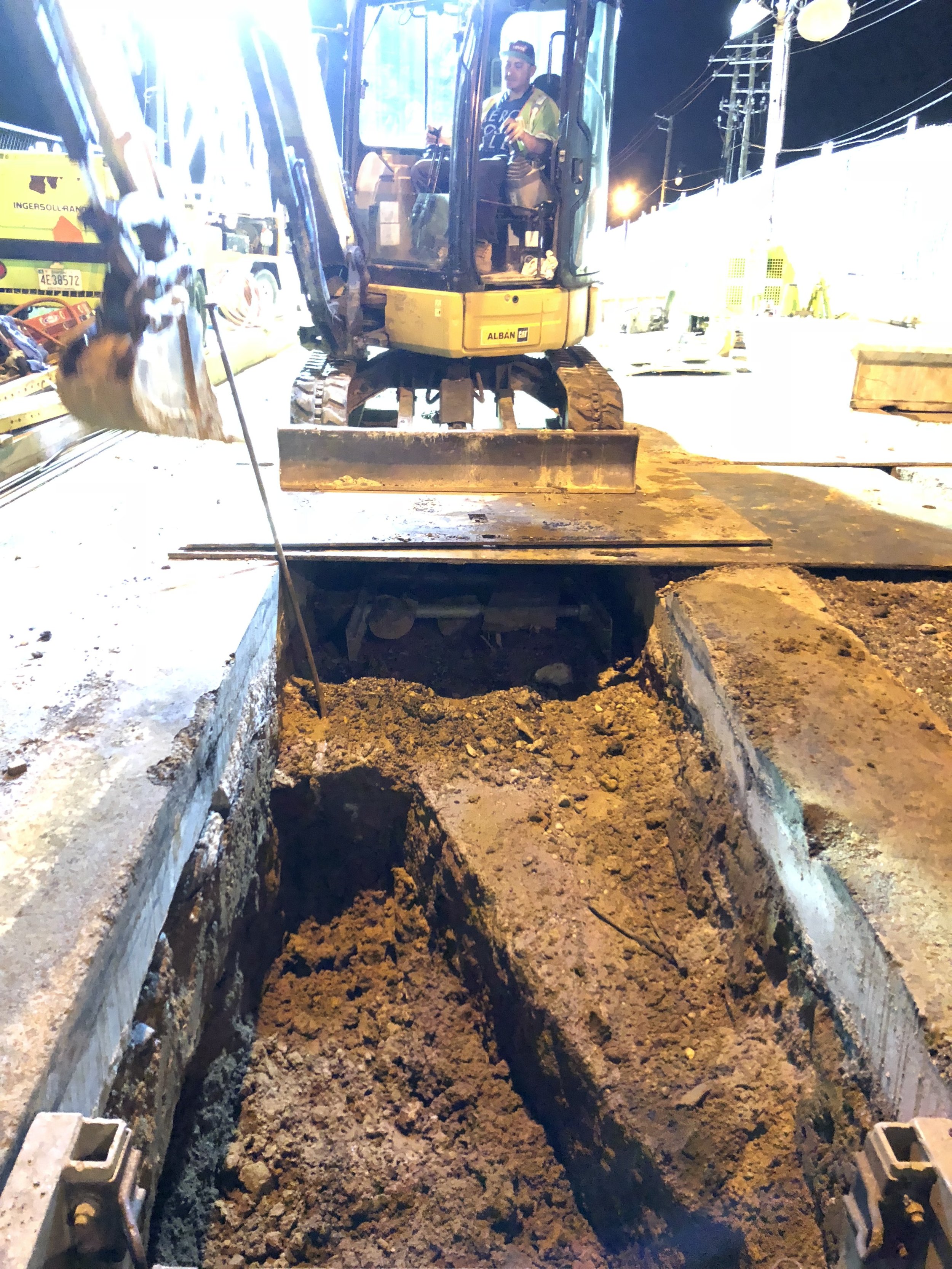 Trench excavation for conduits installation 