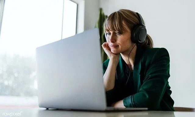 A short video introduction to &quot;Online Therapy and How it Works,&quot; by Dr. Lisa Blum a Clinical Psychologist and Co-founder of EFT Resource Center. 
https://youtu.be/XqZGp27Rgqs

#EFTResourceCenter #HoldMeTight #HeartOfTheMatterTherapy #Online